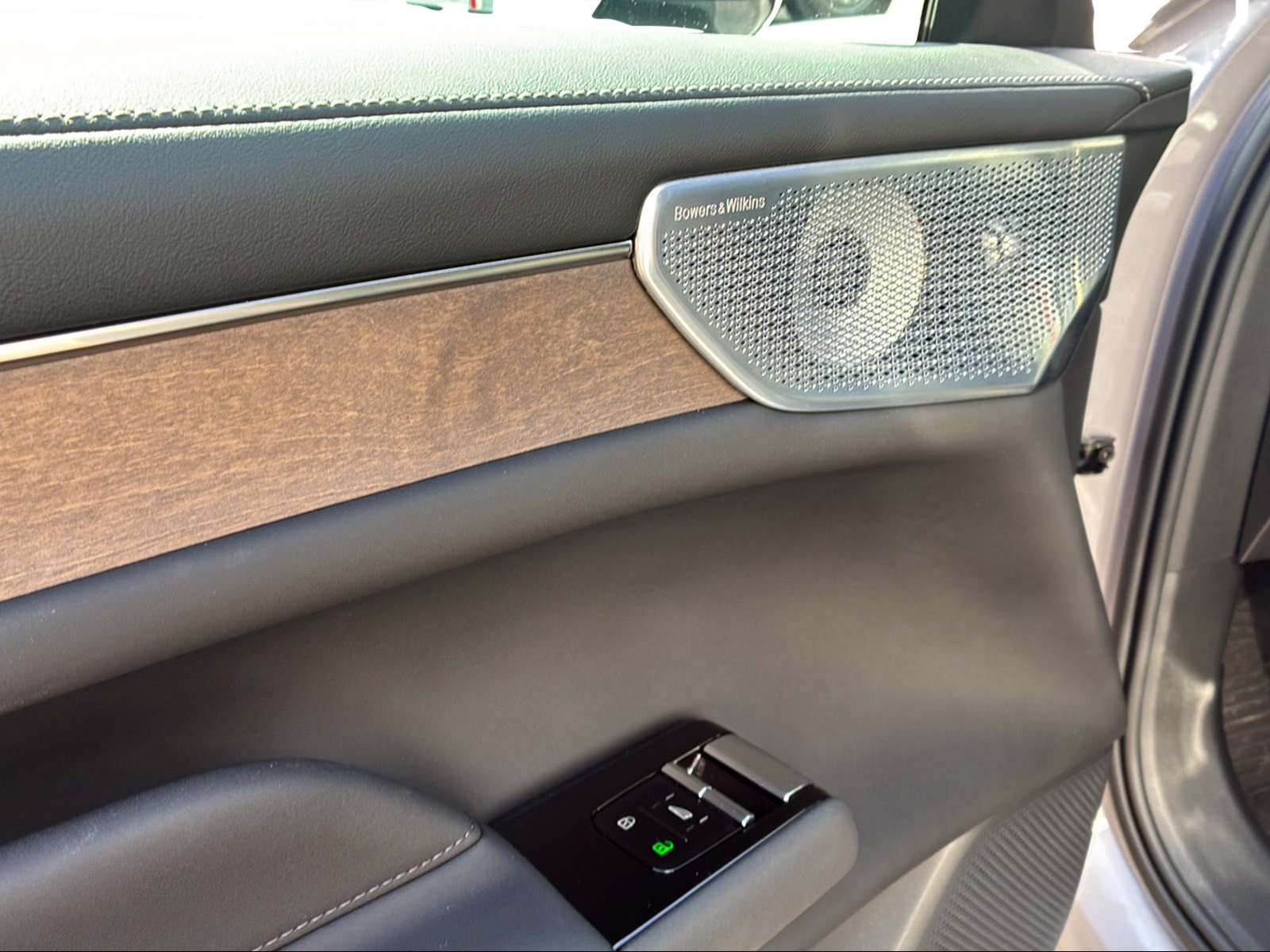 VOLVO ES90 Ultra-image-12