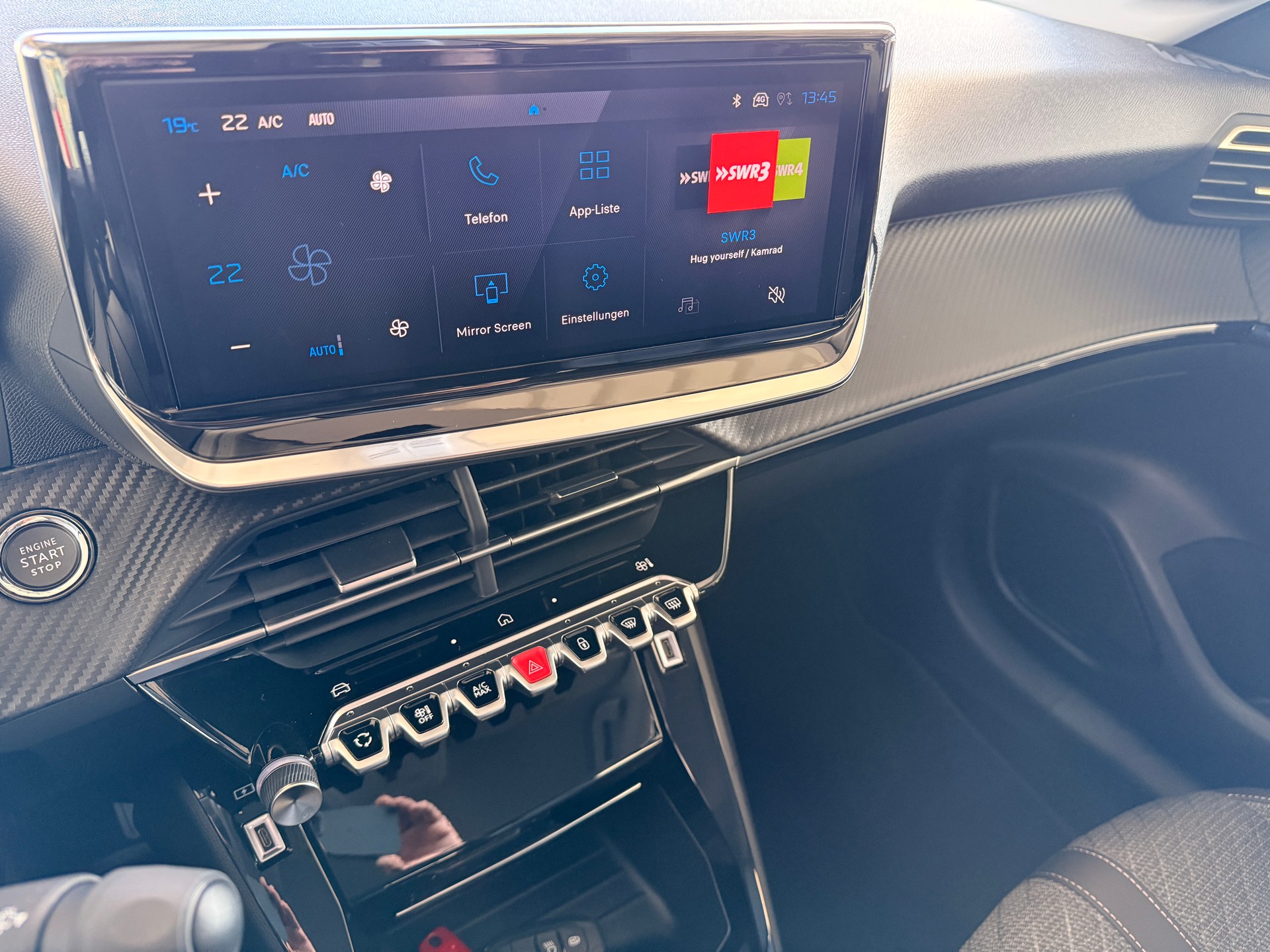 PEUGEOT 208 1.2 MHEV 145 GT-image-9