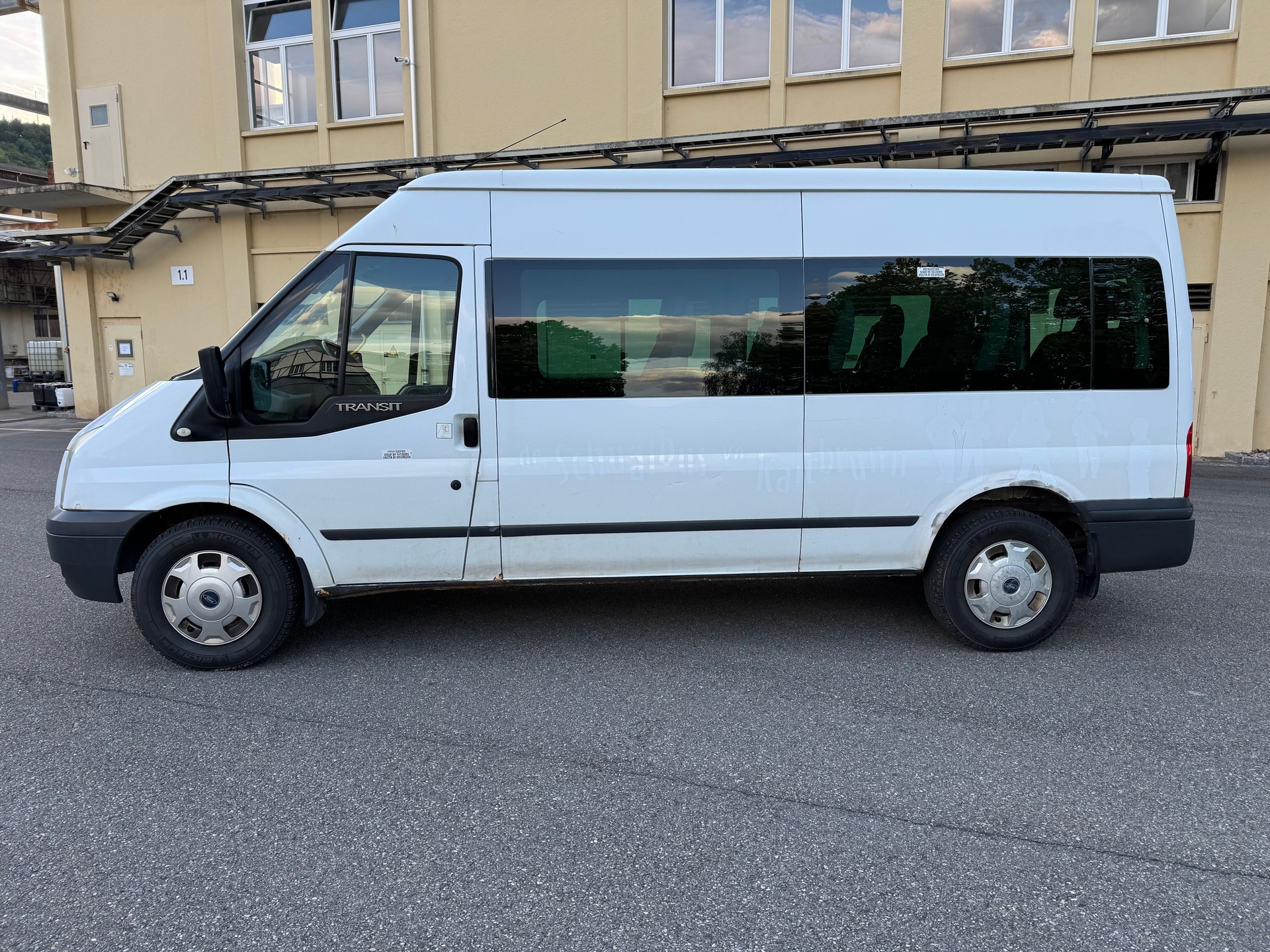 FORD Transit 2.4 TDCi Bus M2 350L Trend 14Pl.-image-1