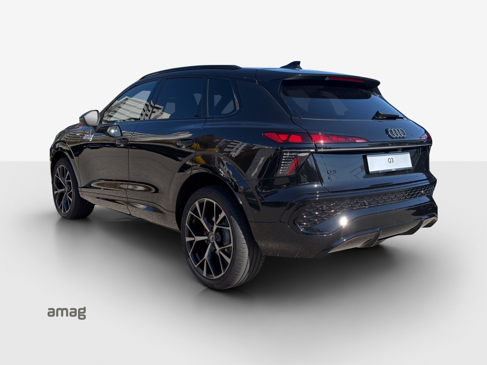 AUDI Q3 SUV 110 kW TFSI S tronic-image-2
