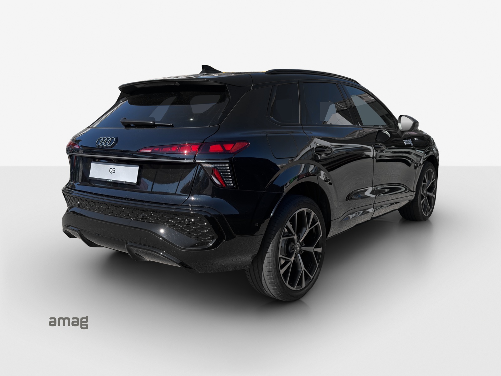 AUDI Q3 SUV 110 kW TFSI S tronic-image-4