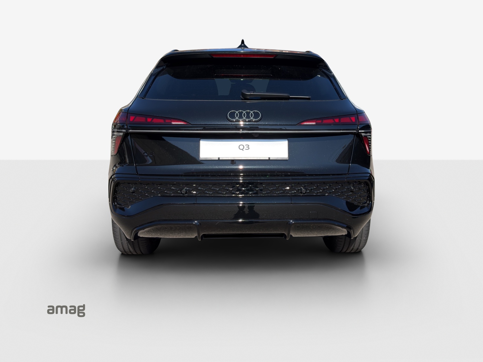 AUDI Q3 SUV 110 kW TFSI S tronic-image-3