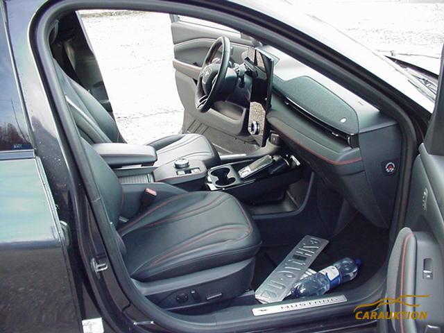 FORD Mustang MACH-E AWD 72.6 kWh-image-3