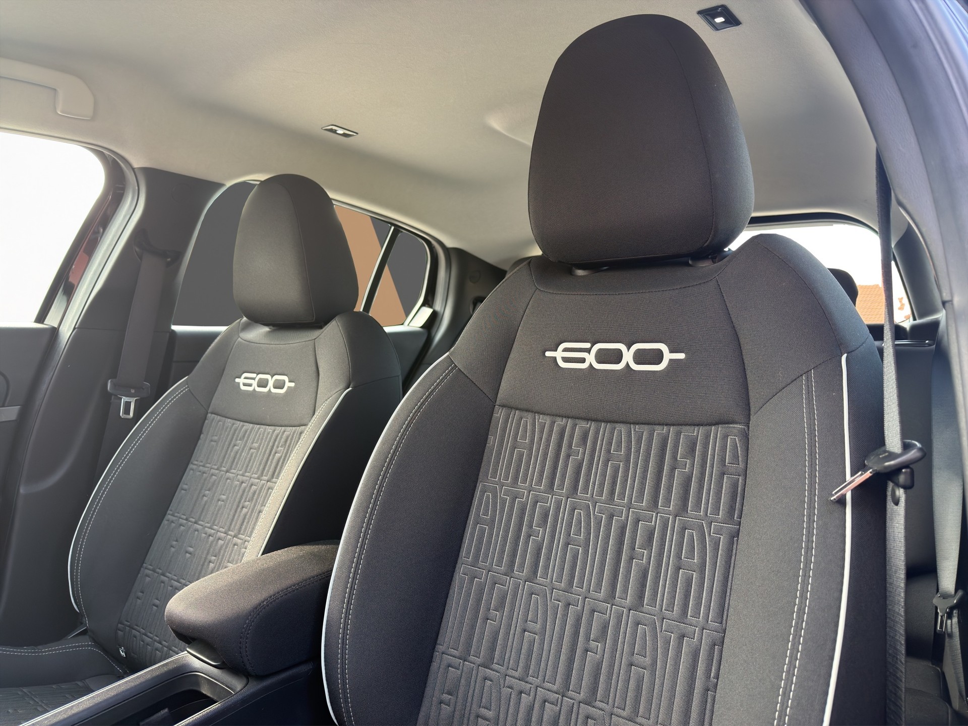 FIAT 600 1.2 Hybrid 145 Cult-image-19