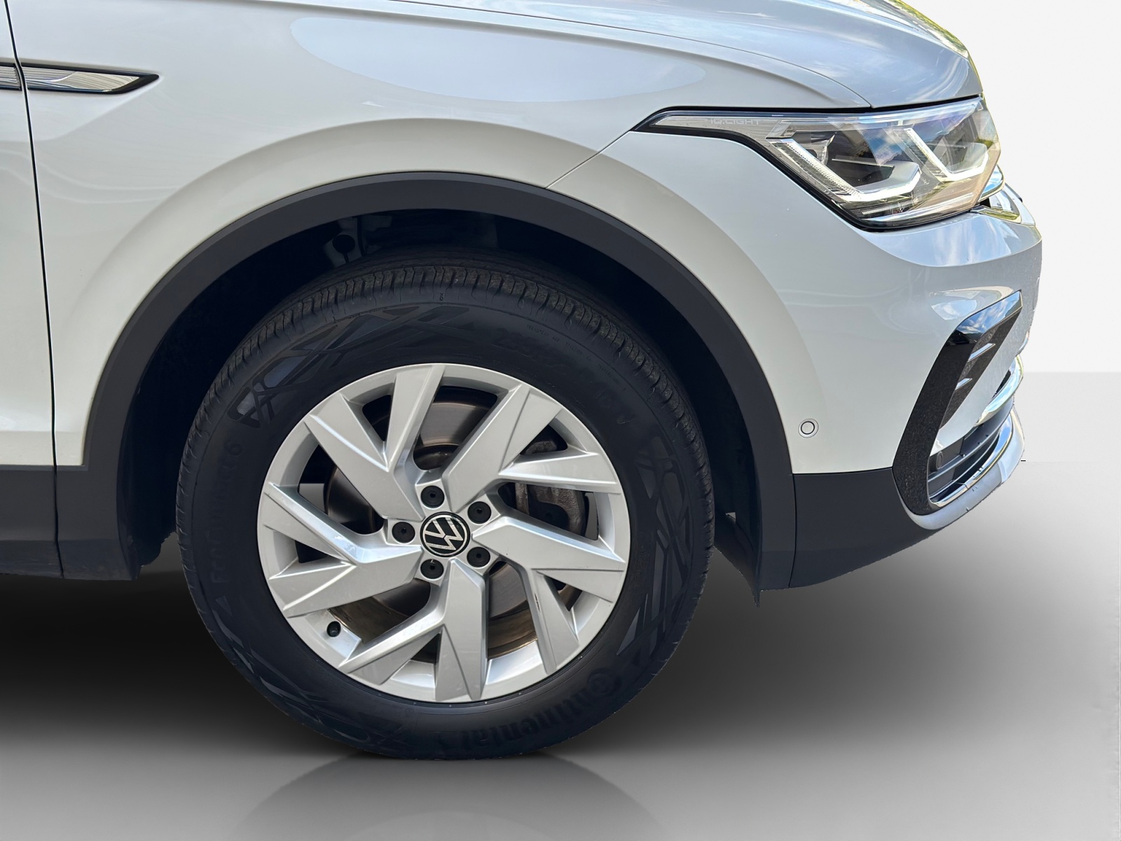VW Tiguan 2.0 TDI SCR Elegance 4Motion DSG-image-15