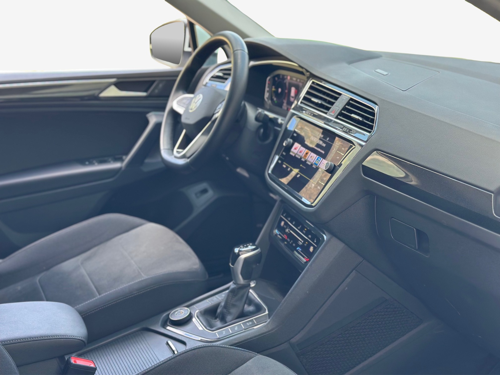 VW Tiguan 2.0 TDI SCR Elegance 4Motion DSG-image-13