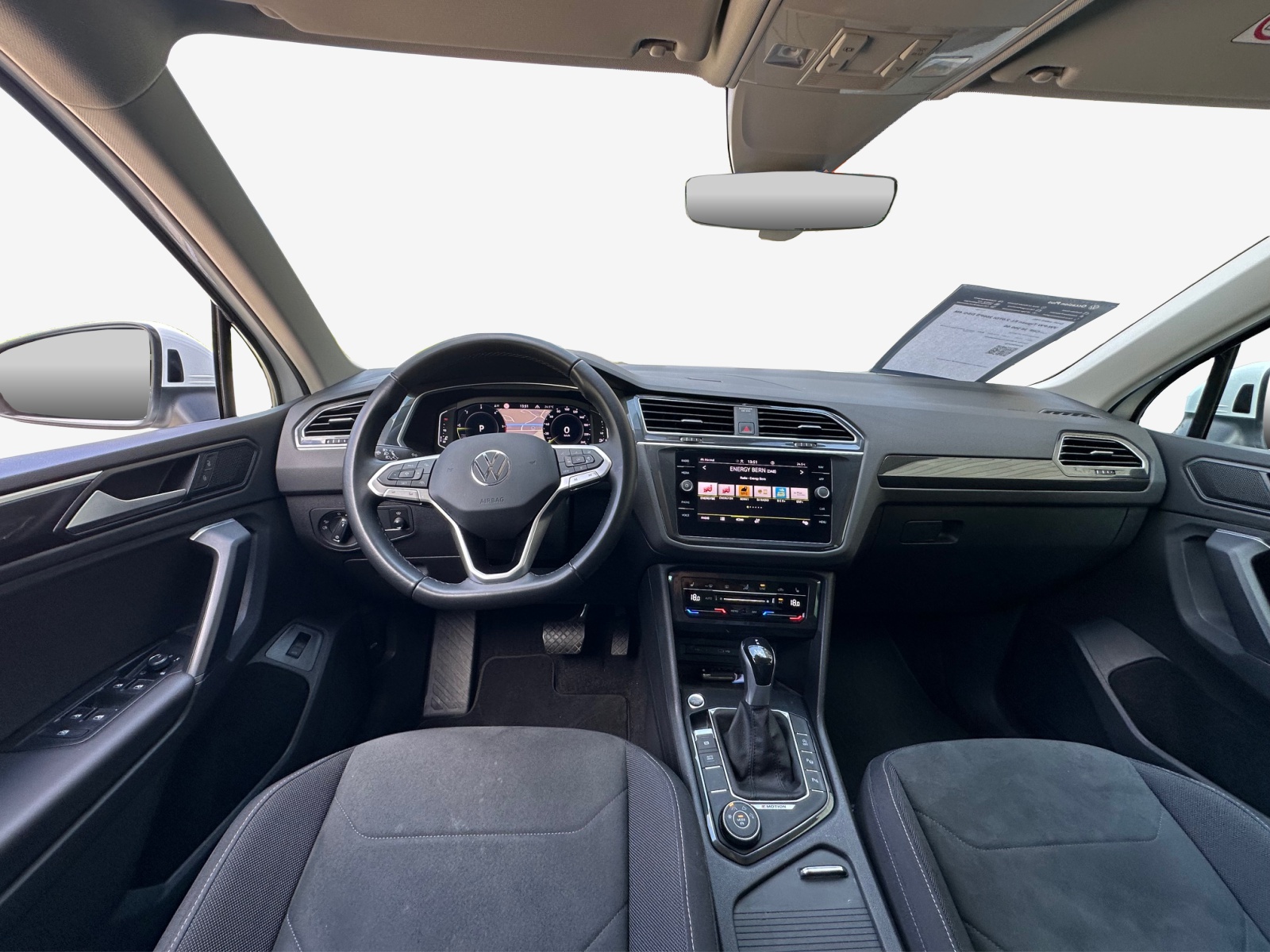 VW Tiguan 2.0 TDI SCR Elegance 4Motion DSG-image-8