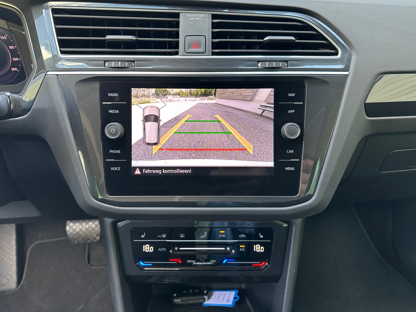VW Tiguan 2.0 TDI SCR Elegance 4Motion DSG-image-10
