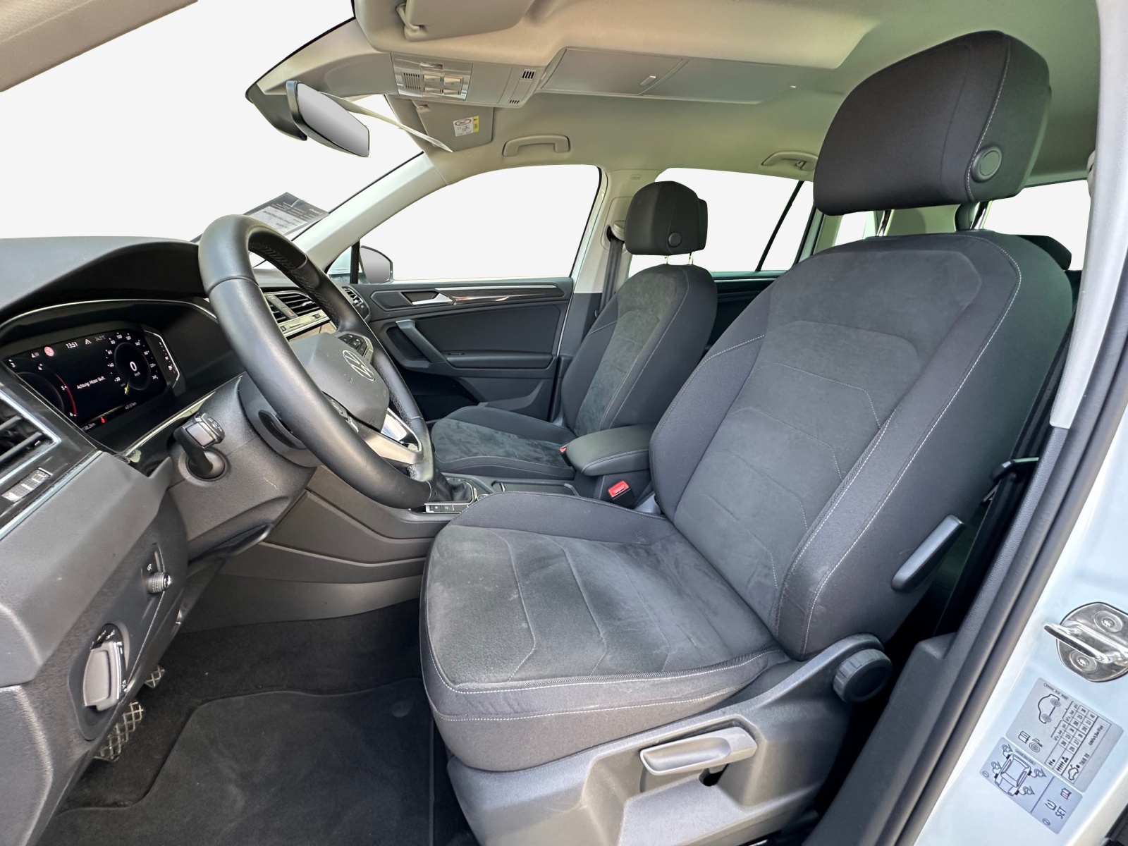 VW Tiguan 2.0 TDI SCR Elegance 4Motion DSG-image-7