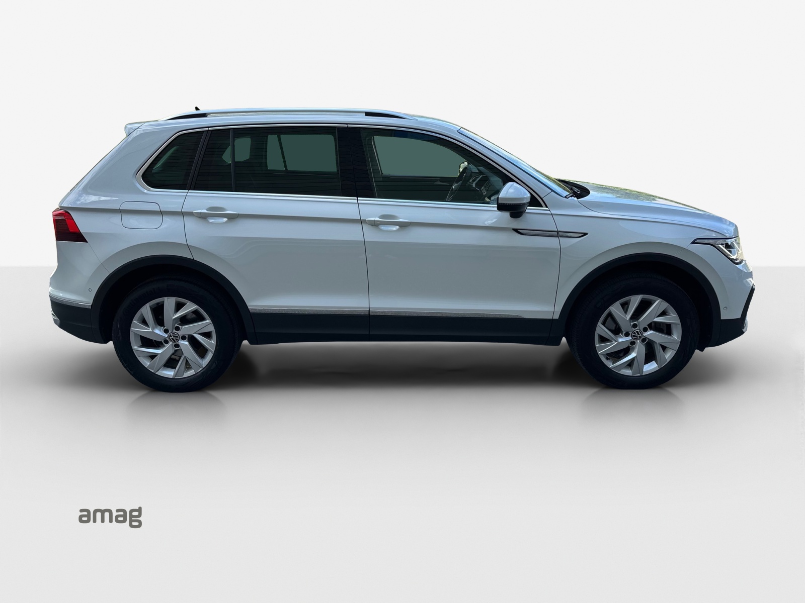 VW Tiguan 2.0 TDI SCR Elegance 4Motion DSG-image-14