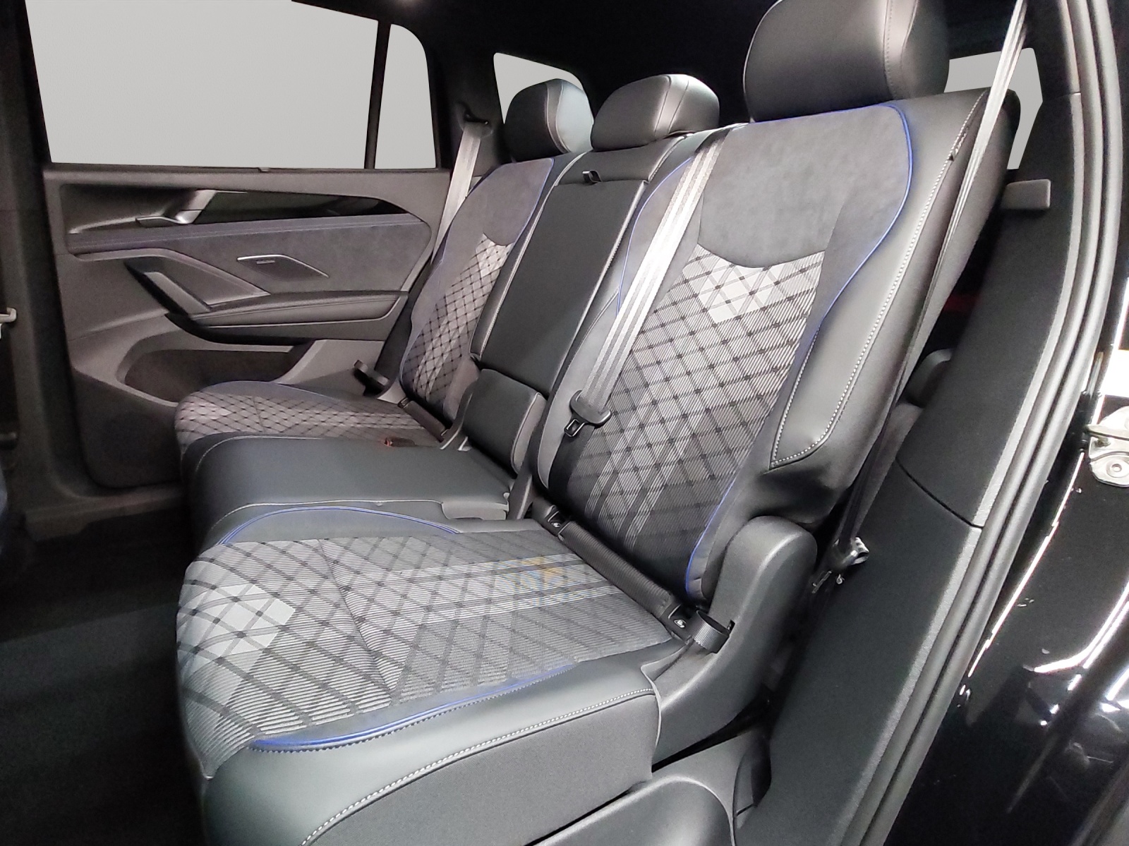 VW Tayron 2.0 TSI R-Line DSG 4Motion-image-8