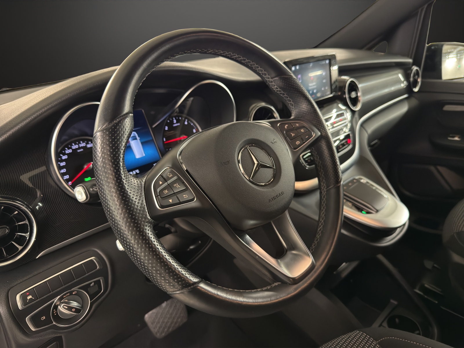 MERCEDES-BENZ V 250 d lang 9G-Tronic-image-12