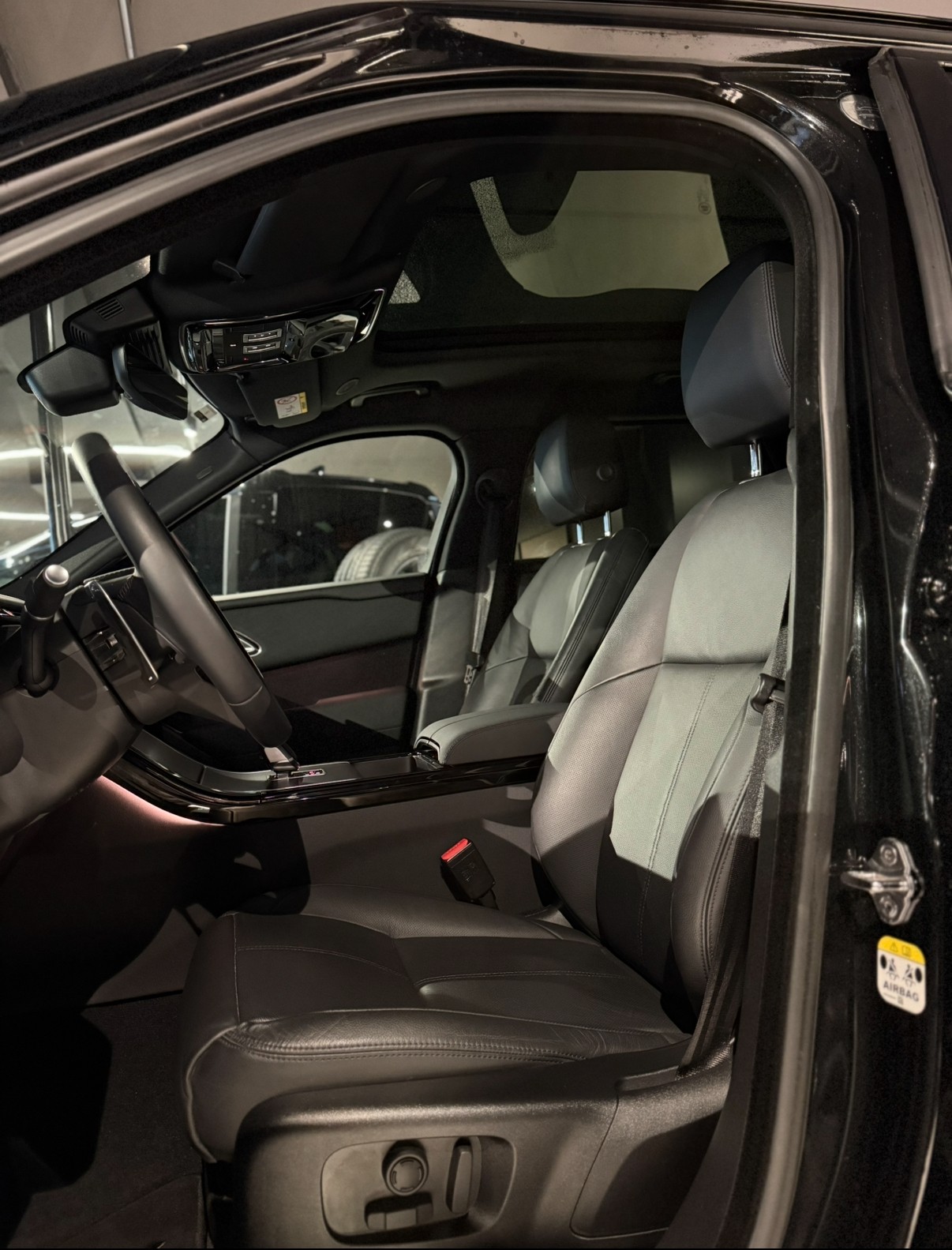LAND ROVER Range Rover Velar Dynamic SE D 300 I6 MHEV Automatic-image-5