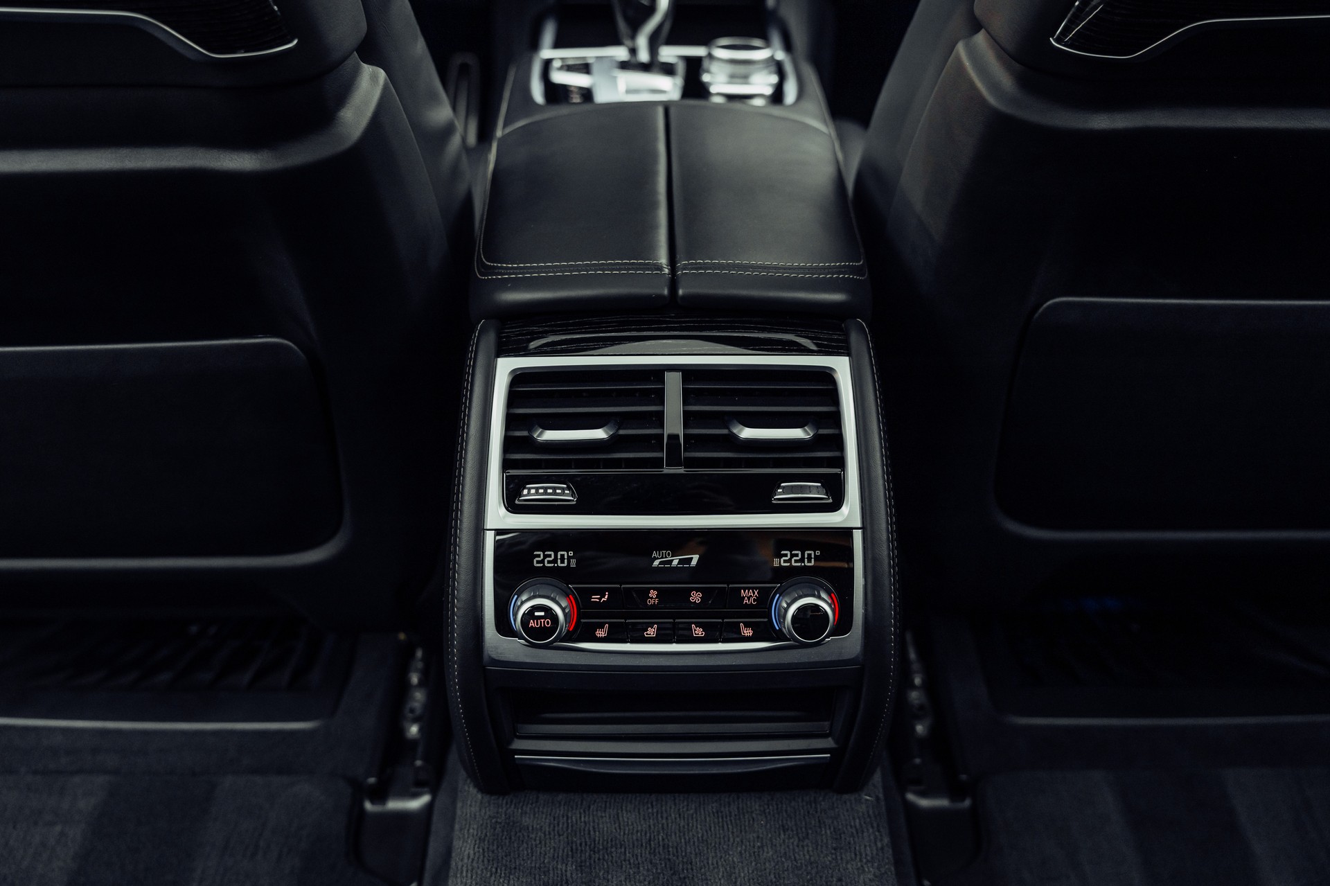 BMW M760Li xDrive Steptronic-image-16