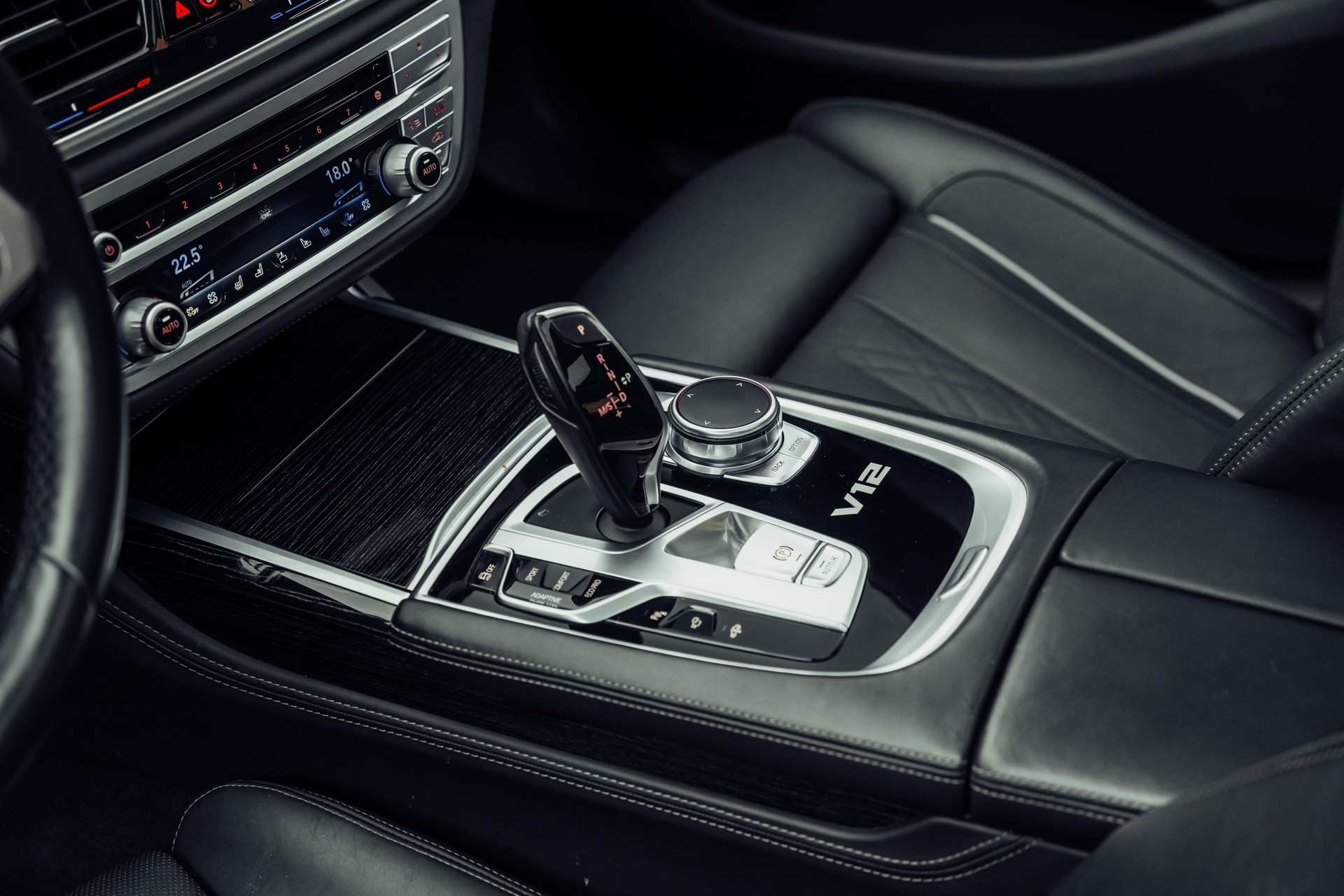 BMW M760Li xDrive Steptronic-image-13