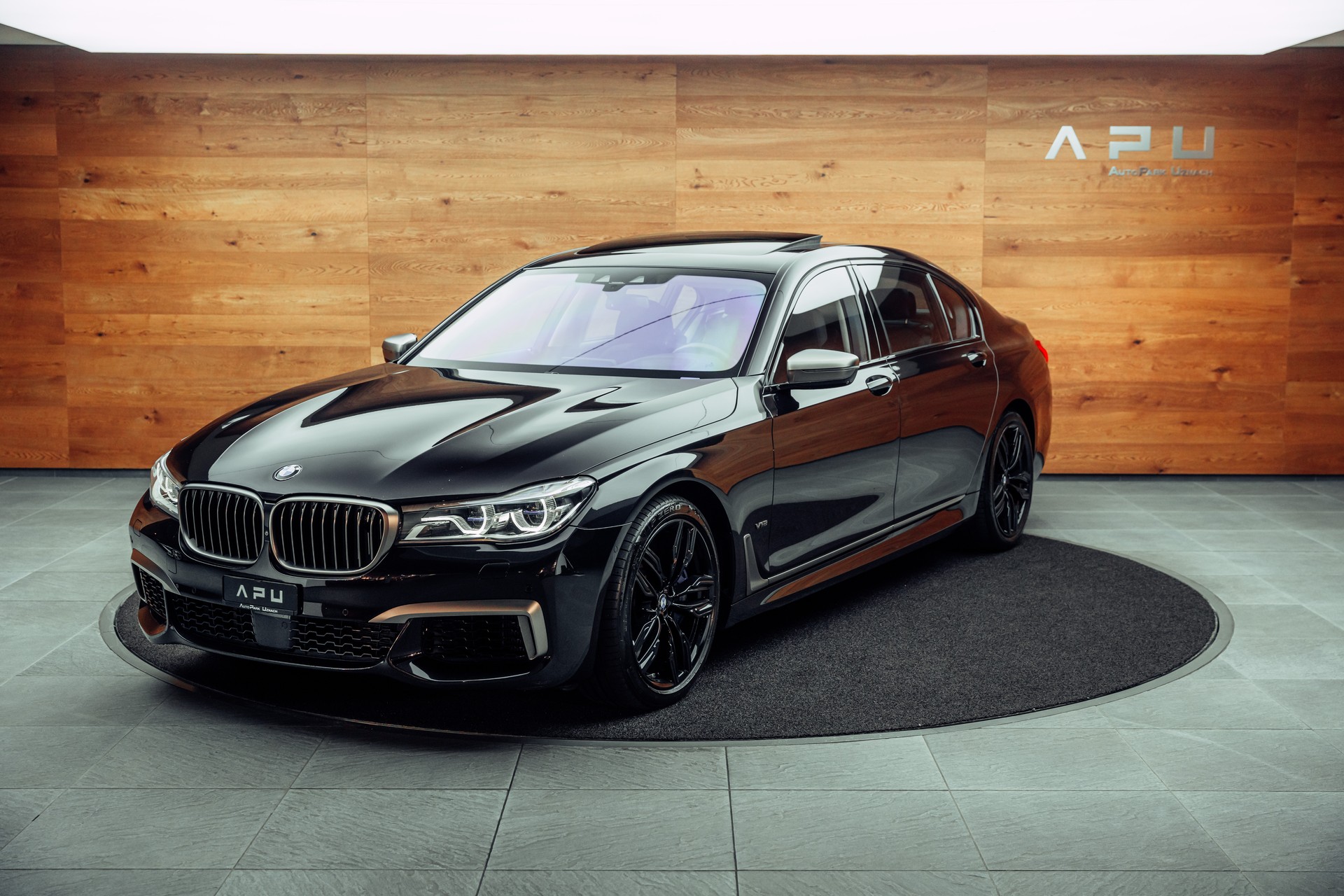 BMW M760Li xDrive Steptronic-showroom-element-3