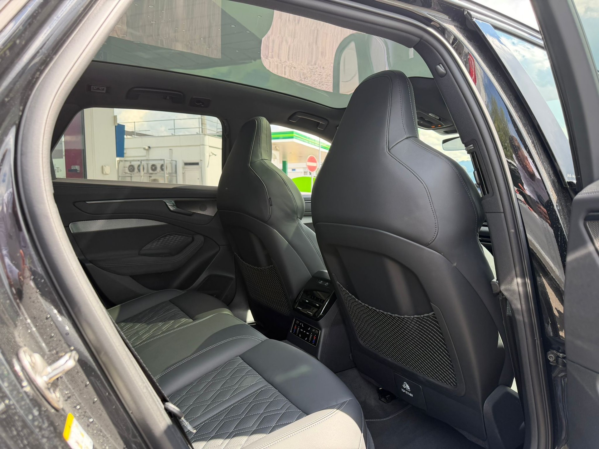 AUDI A6 Avant TFSI quattro 270 kW S tronic-image-12