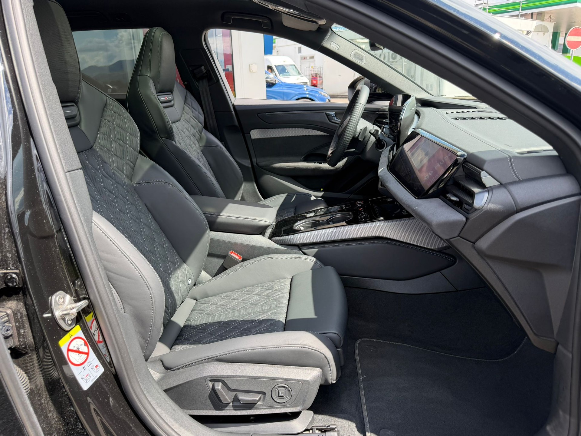 AUDI A6 Avant TFSI quattro 270 kW S tronic-image-13