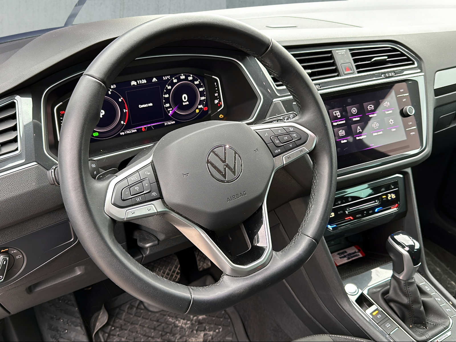 VW Tiguan 2.0TSI Elegance 4Motion DSG-image-6