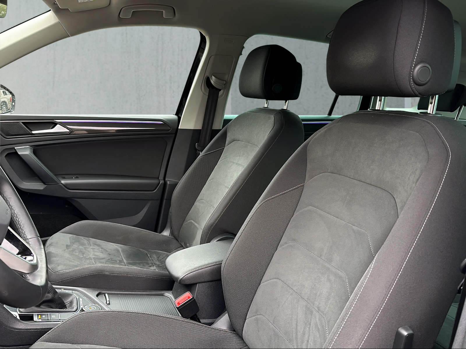 VW Tiguan 2.0TSI Elegance 4Motion DSG-image-5