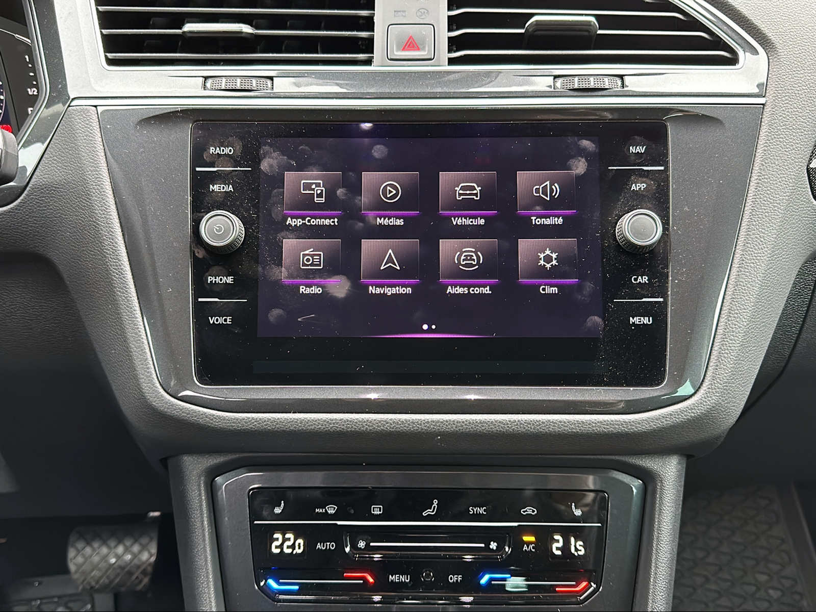 VW Tiguan 2.0TSI Elegance 4Motion DSG-image-9
