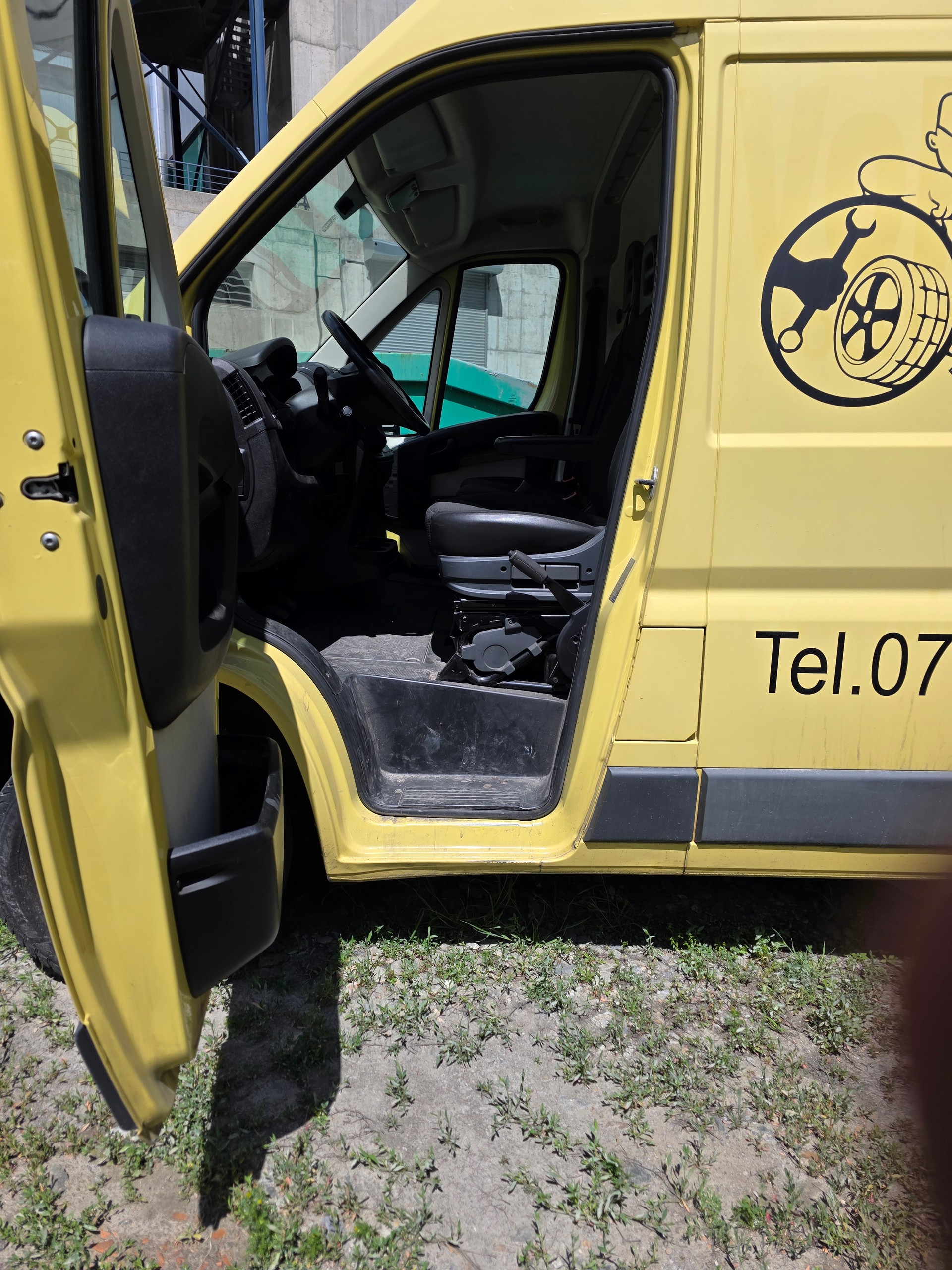 PEUGEOT Boxer 2.0 HDI 333 Allure L2H1-image-10