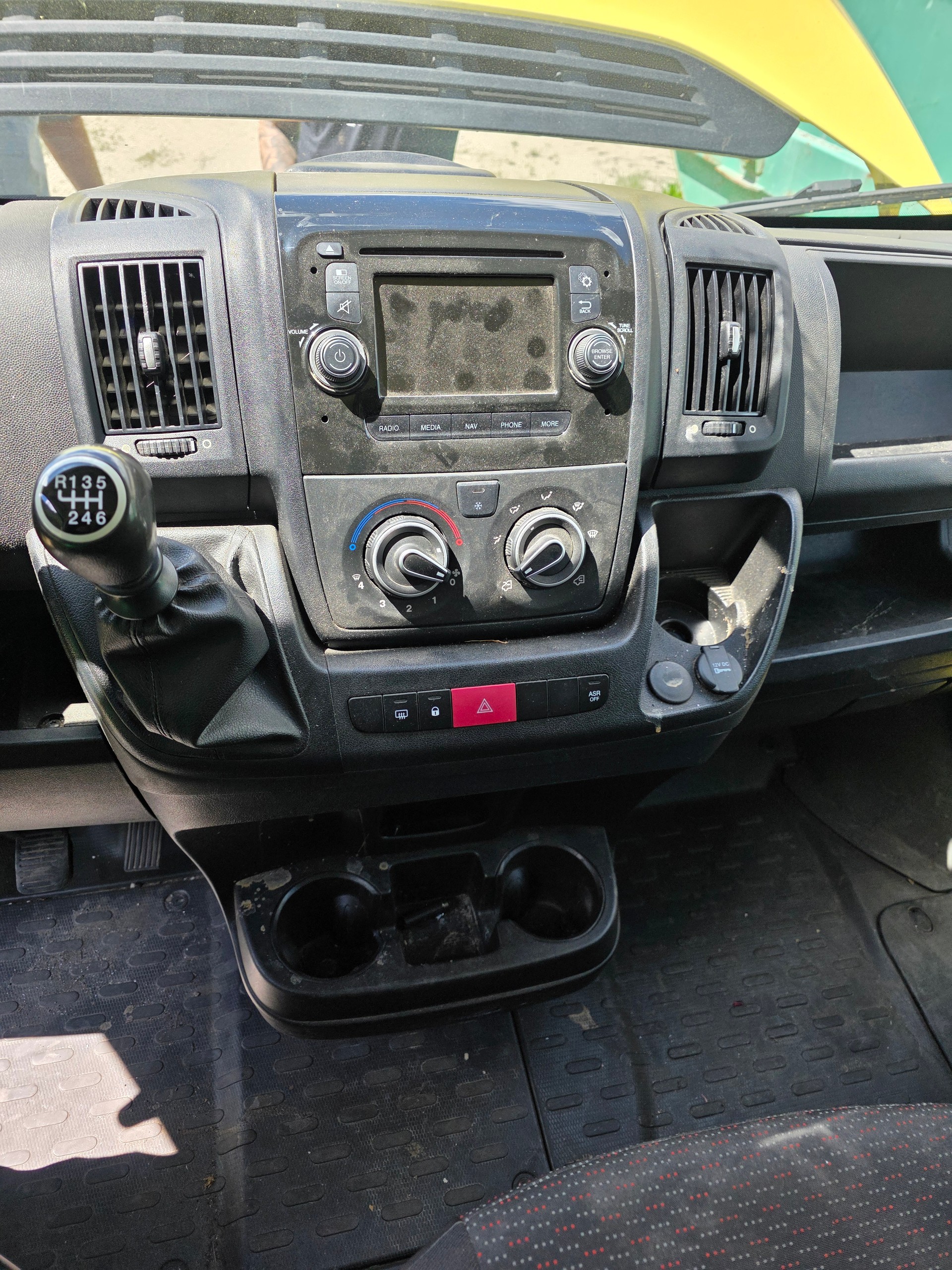 PEUGEOT Boxer 2.0 HDI 333 Allure L2H1-image-9