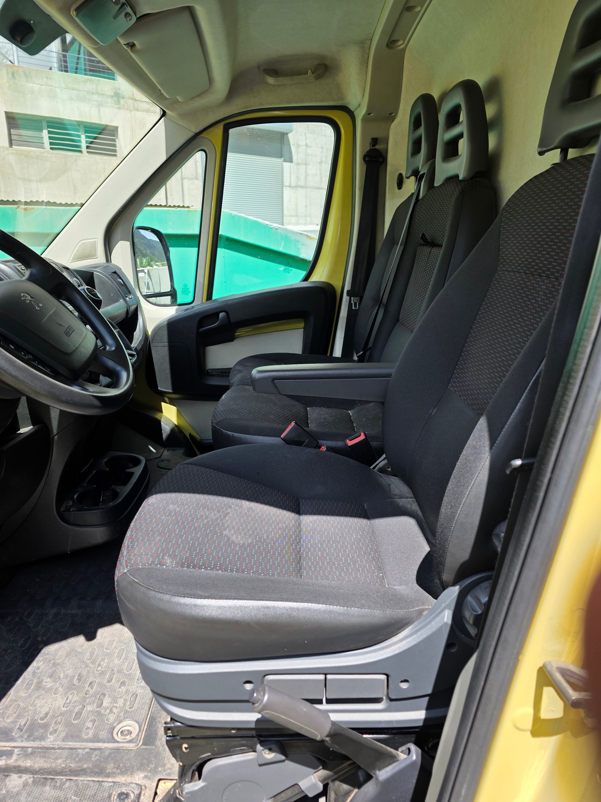 PEUGEOT Boxer 2.0 HDI 333 Allure L2H1-image-11