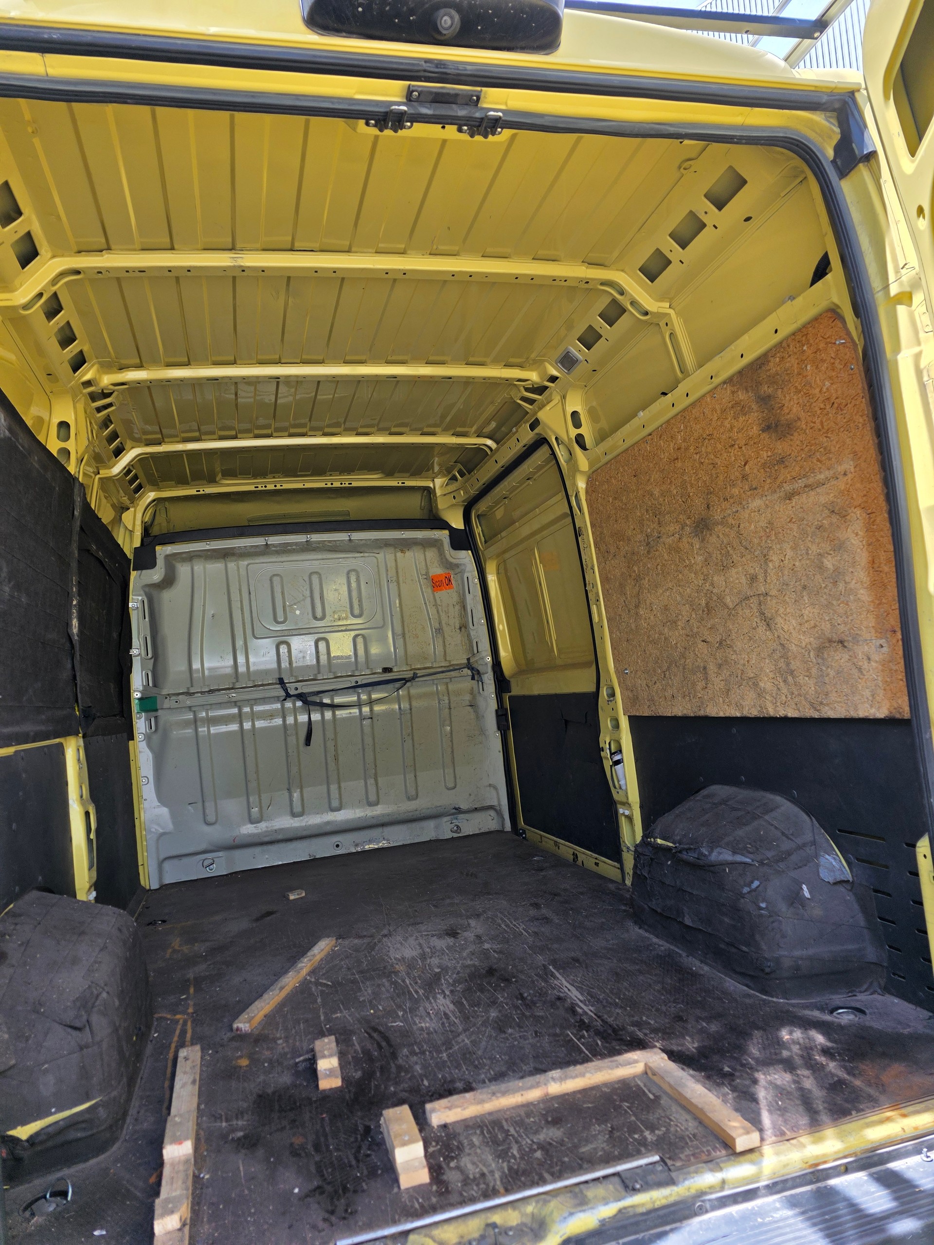 PEUGEOT Boxer 2.0 HDI 333 Allure L2H1-image-7