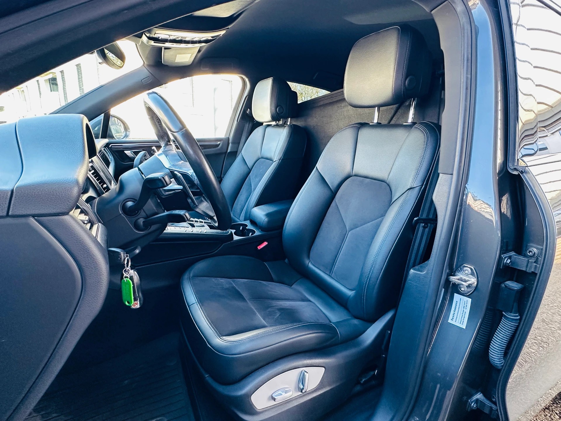 PORSCHE Macan S PDK-image-18