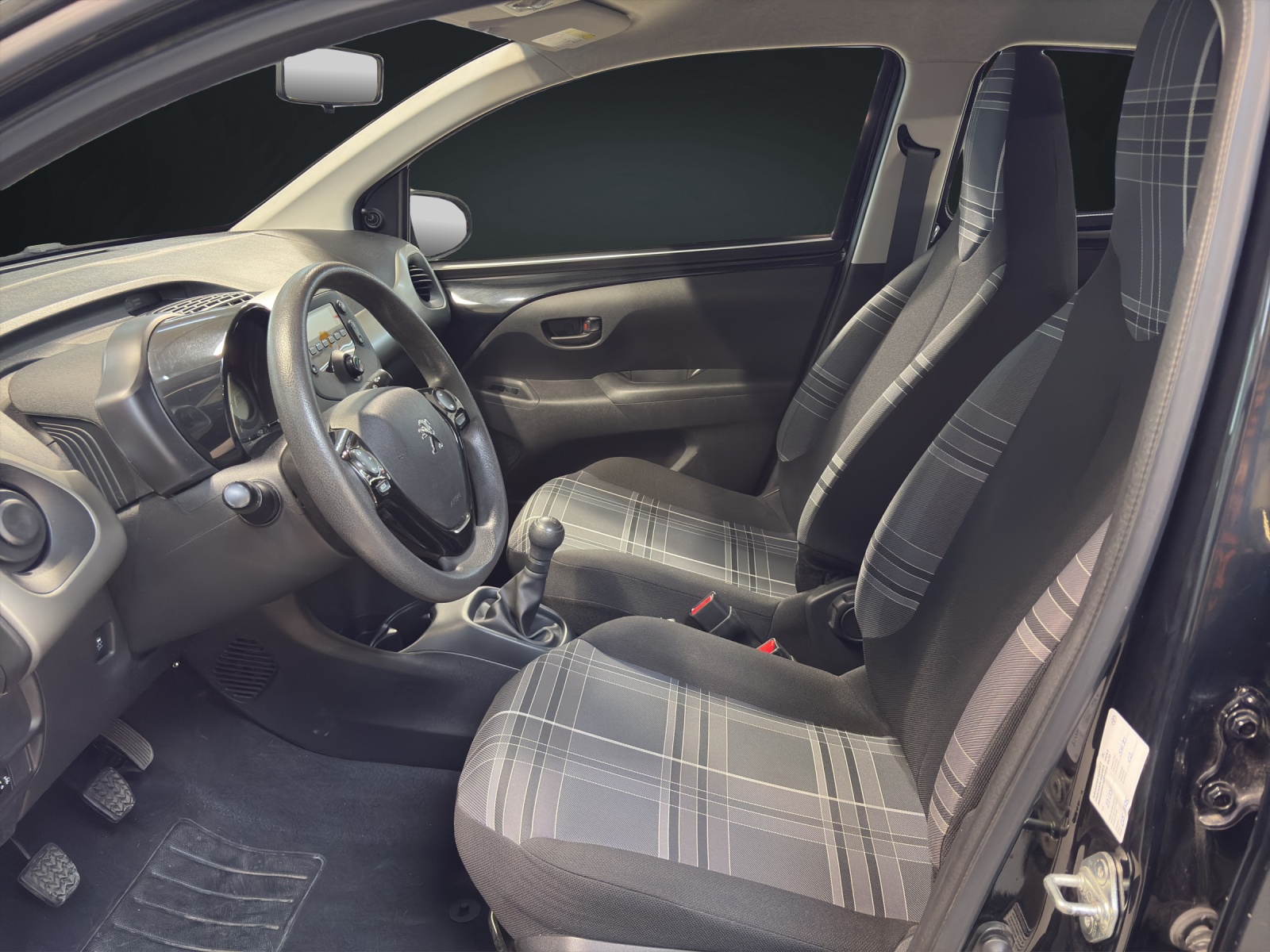 PEUGEOT 108 1.0 VTi Envy-image-11