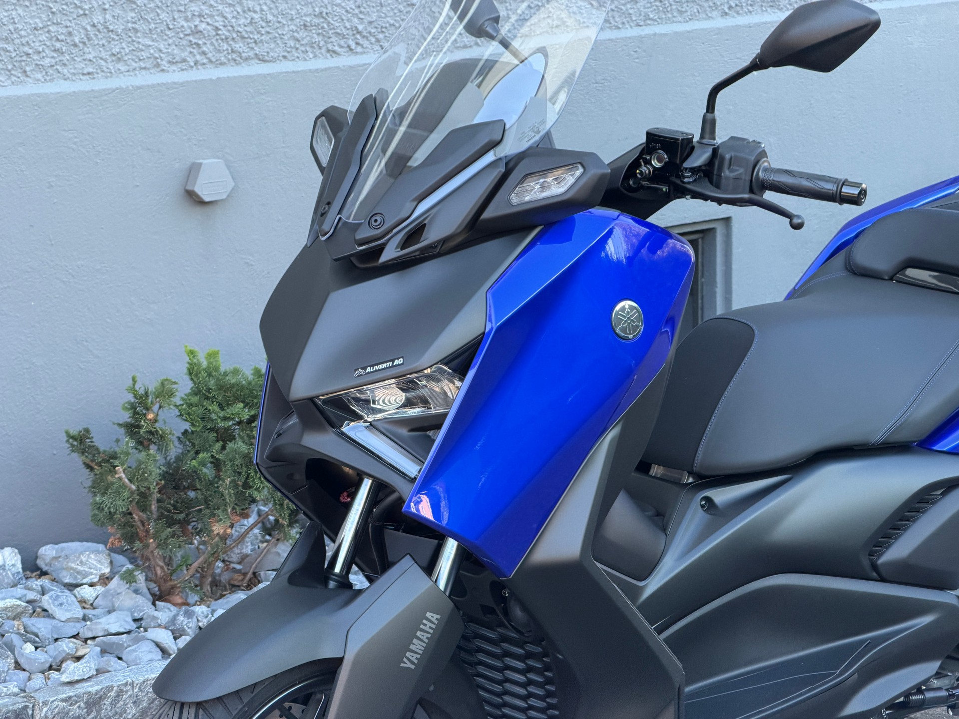 YAMAHA XMAX 300 2026-showroom-element-1