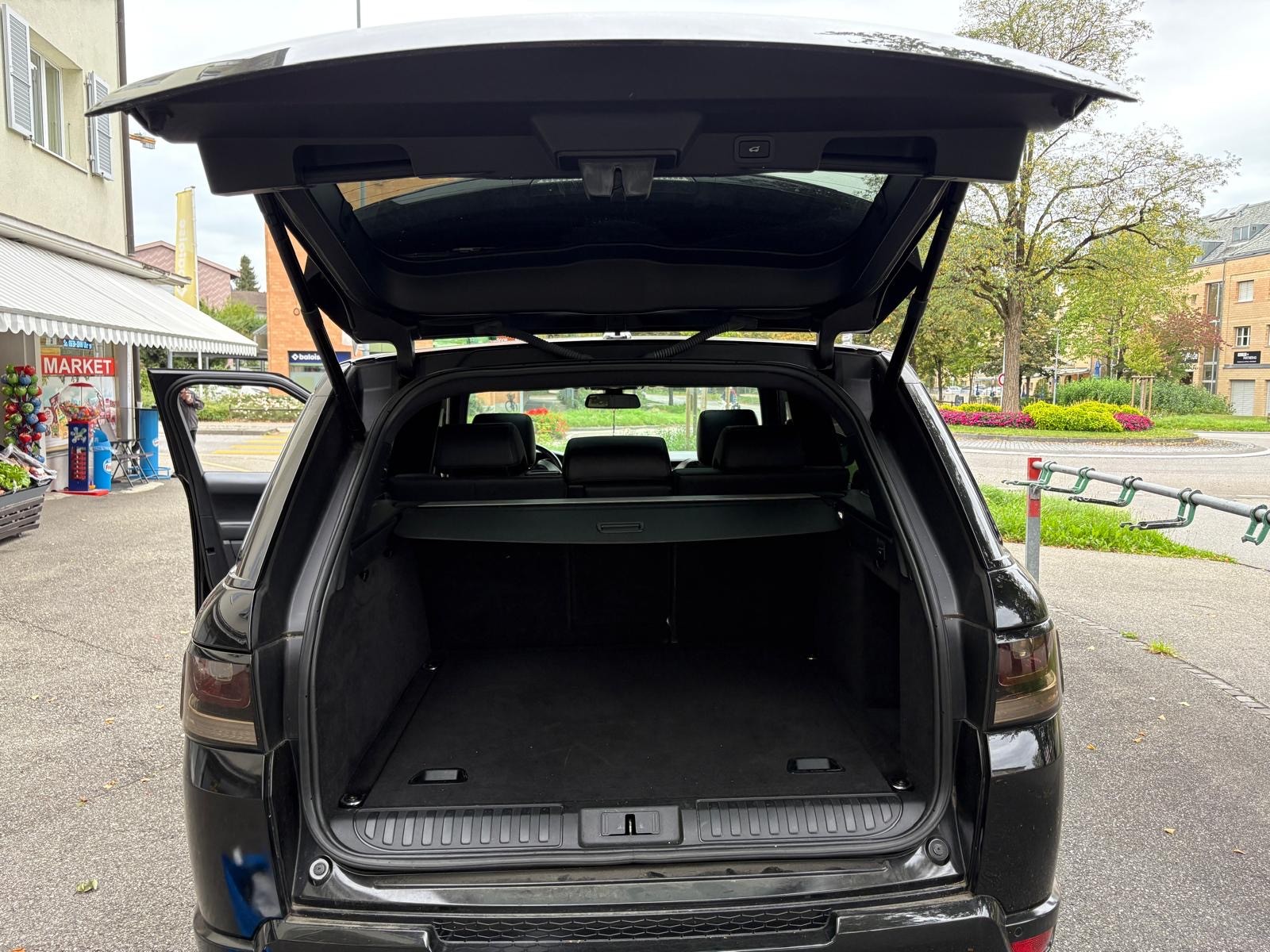 LAND ROVER Range Rover Sport 3.0 SDV6 HSE Dynamic Automatic-image-12