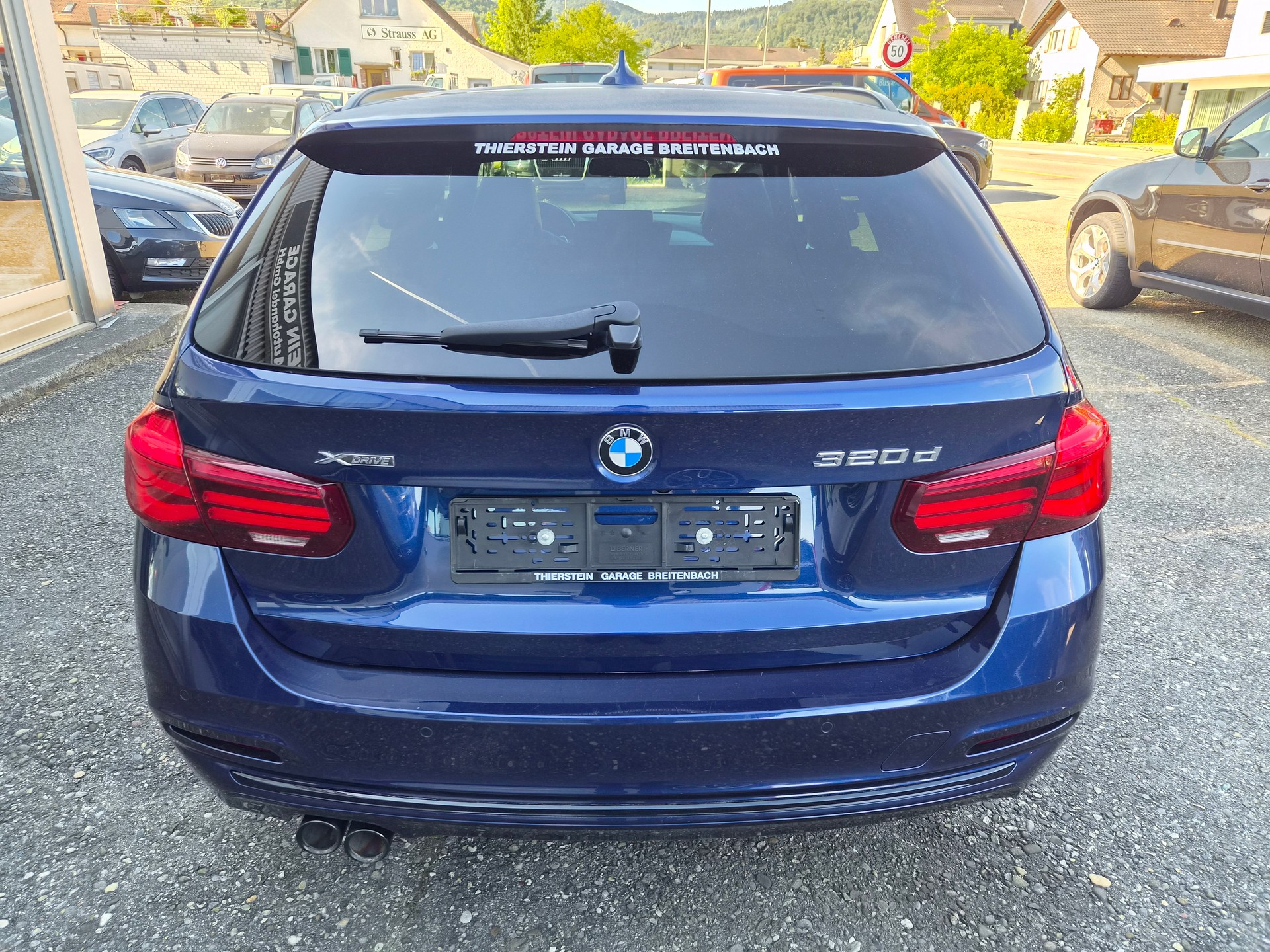 BMW 320d xDrive Touring Edition Sport Line Steptronic-image-4