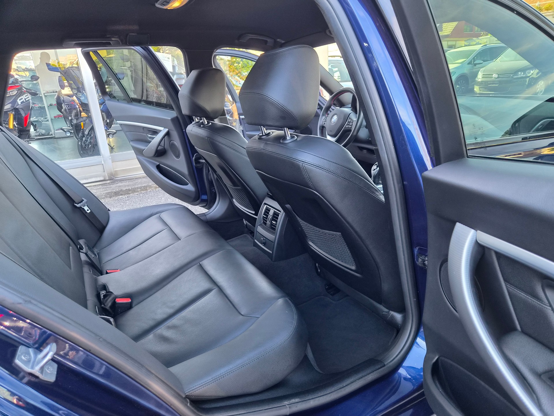 BMW 320d xDrive Touring Edition Sport Line Steptronic-image-10