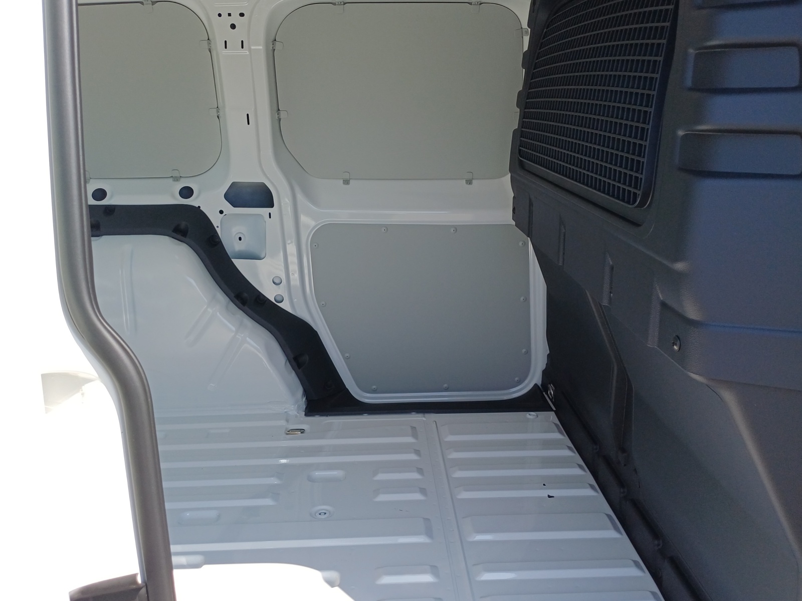 VW Caddy Cargo 2.0TDI 122PS 6Gang 4Motion-image-11