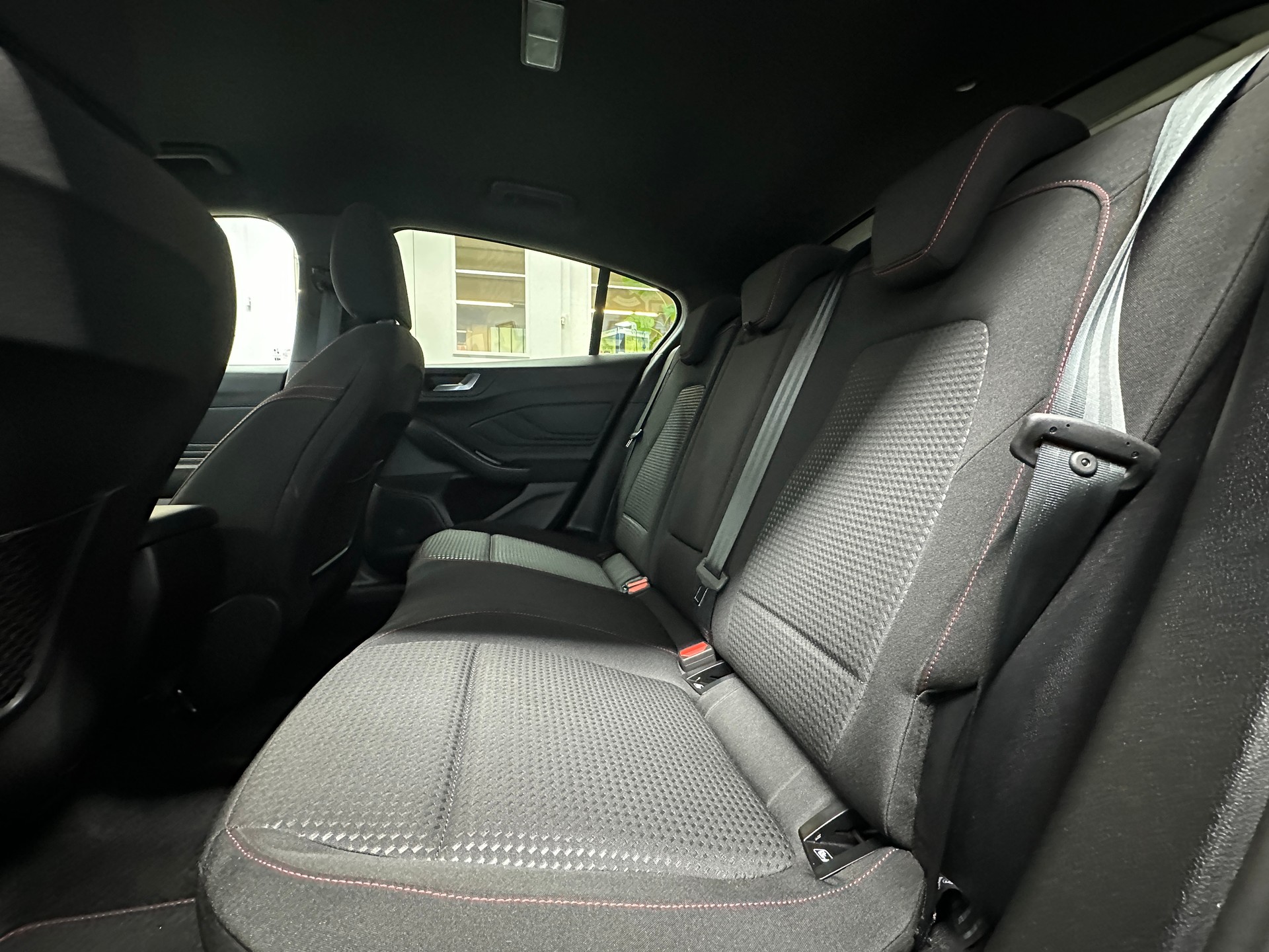 FORD Focus 1.0 MHEV ST-Line X Automat-image-8