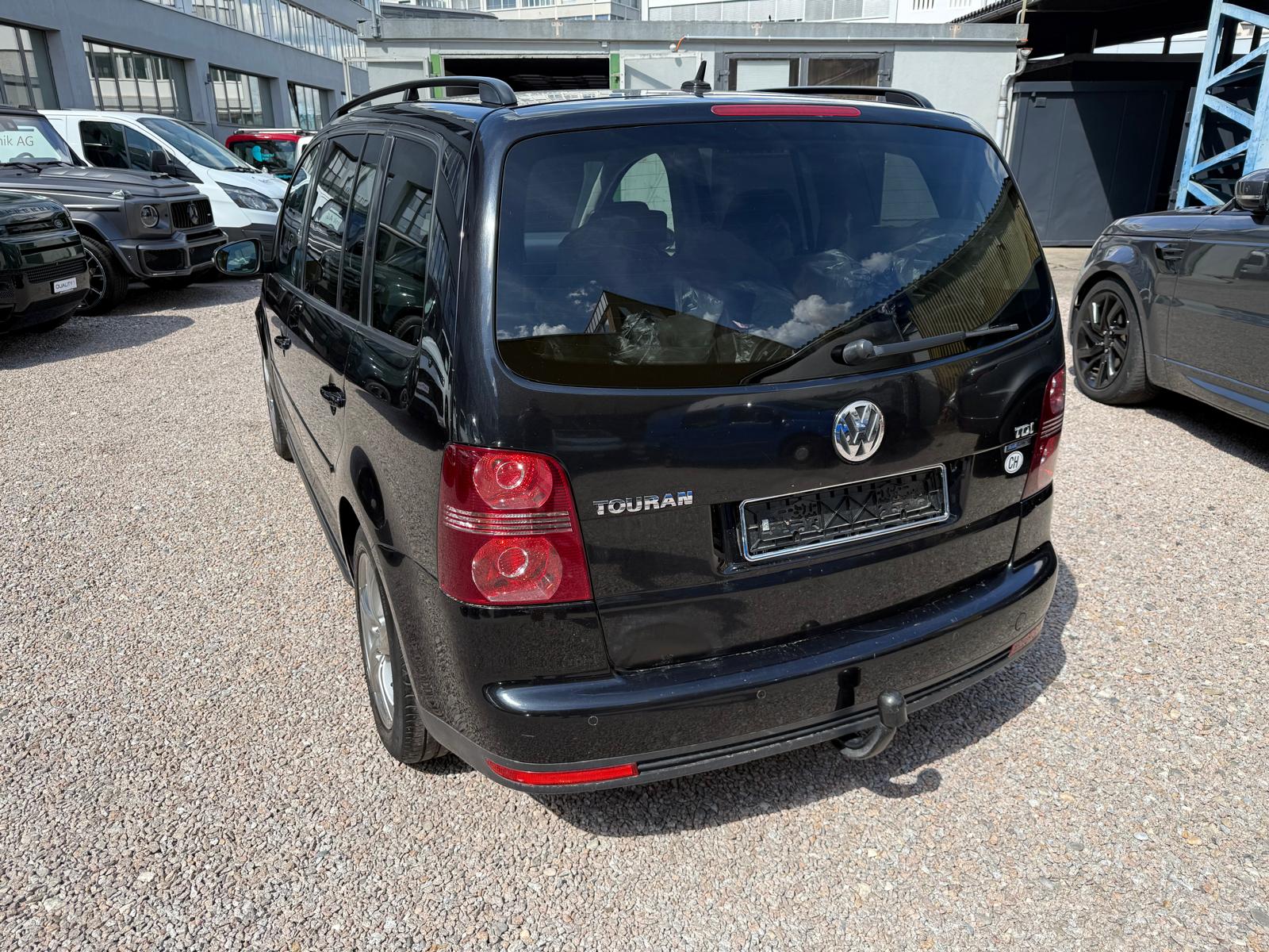 VW Touran 1.9 TDI BlueMotion Conceptline-image-2