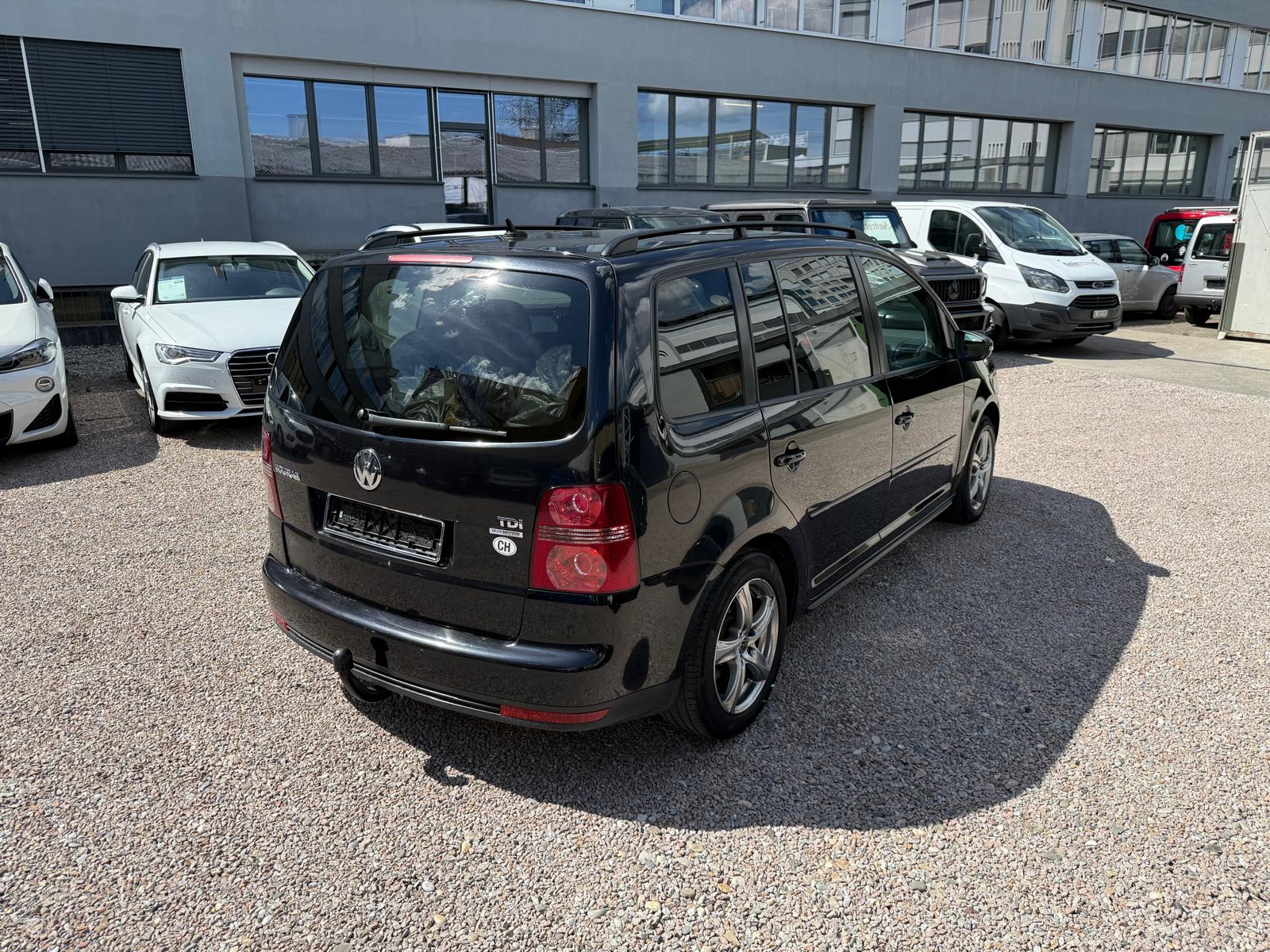 VW Touran 1.9 TDI BlueMotion Conceptline-image-1