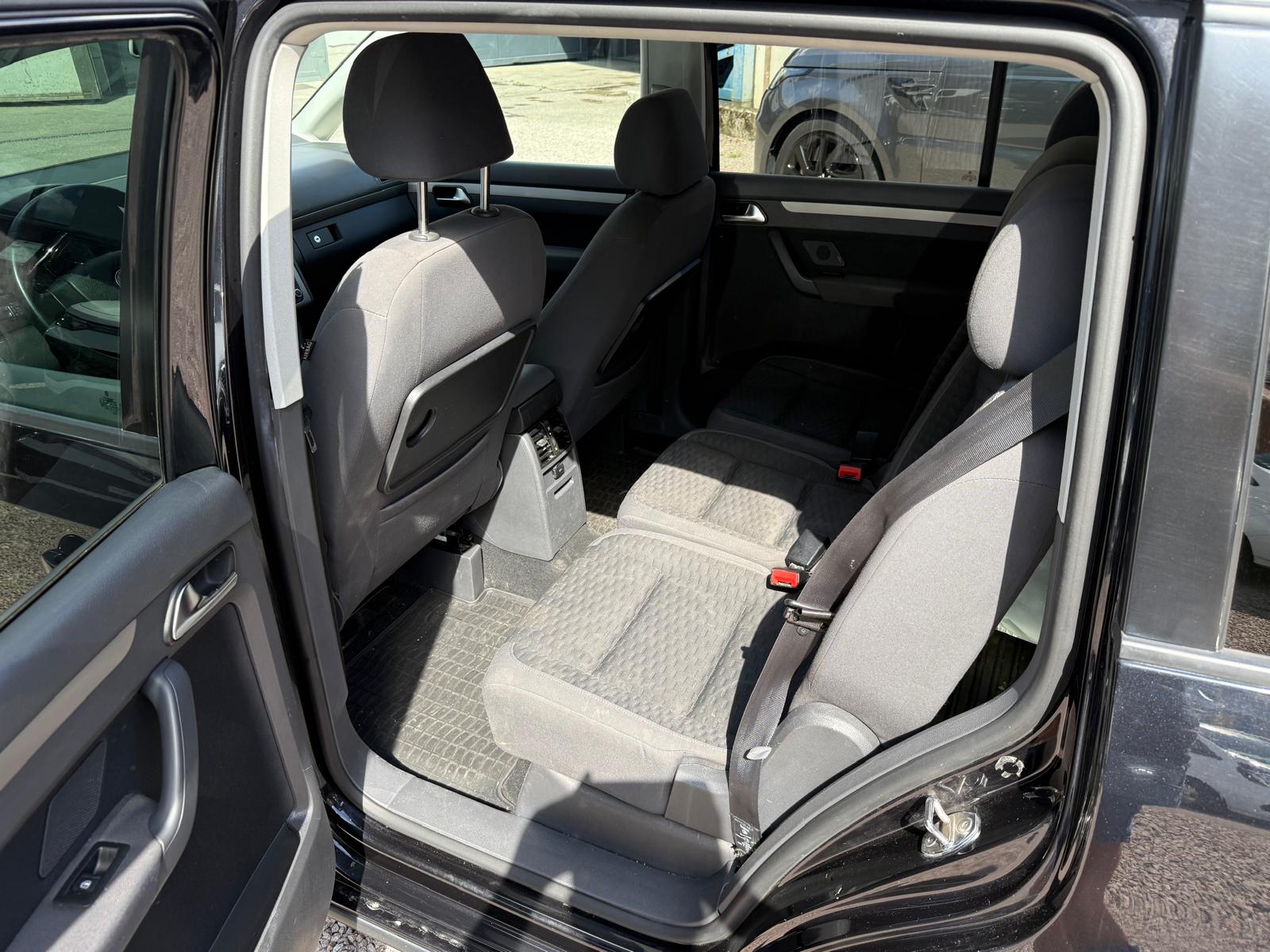 VW Touran 1.9 TDI BlueMotion Conceptline-image-6