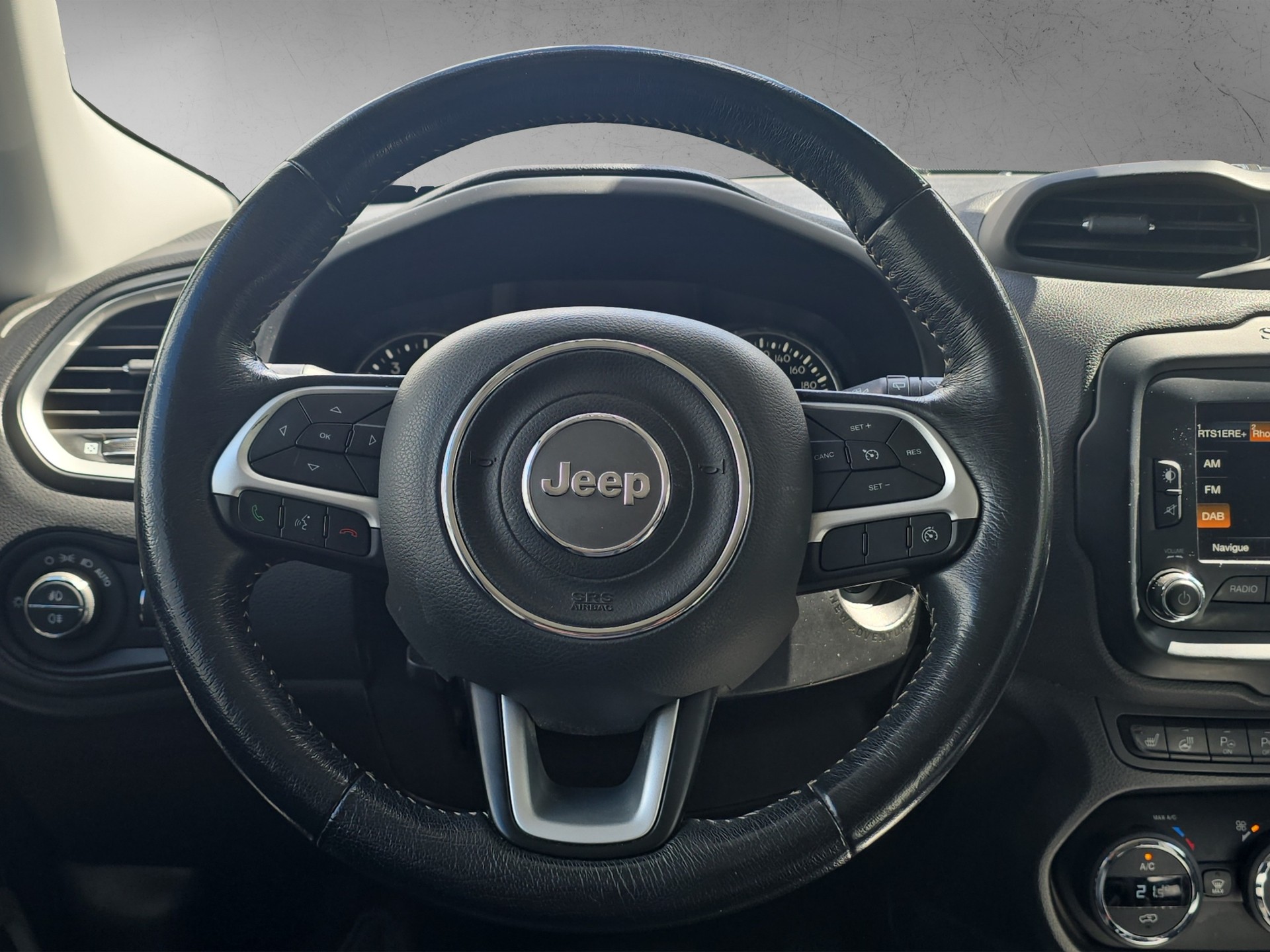 JEEP Renegade 1.4 Turbo Limited AWD-image-12
