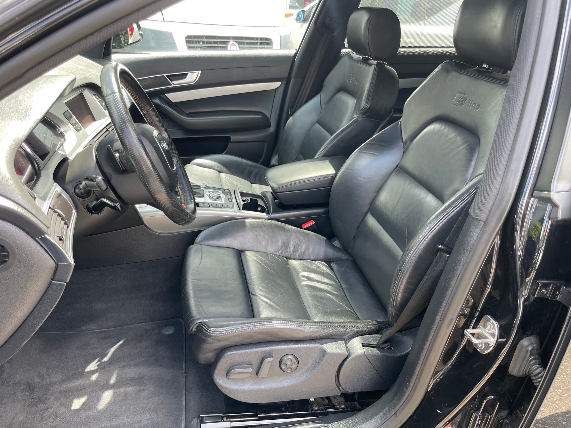 AUDI A6 Avant 3.0 V6 TDI quattro S-LINE-image-4