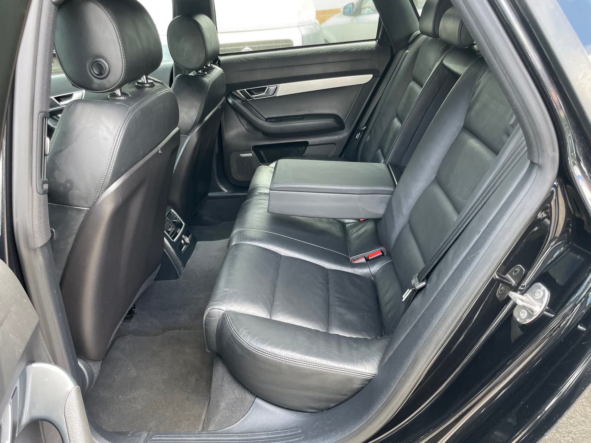 AUDI A6 Avant 3.0 V6 TDI quattro S-LINE-image-6