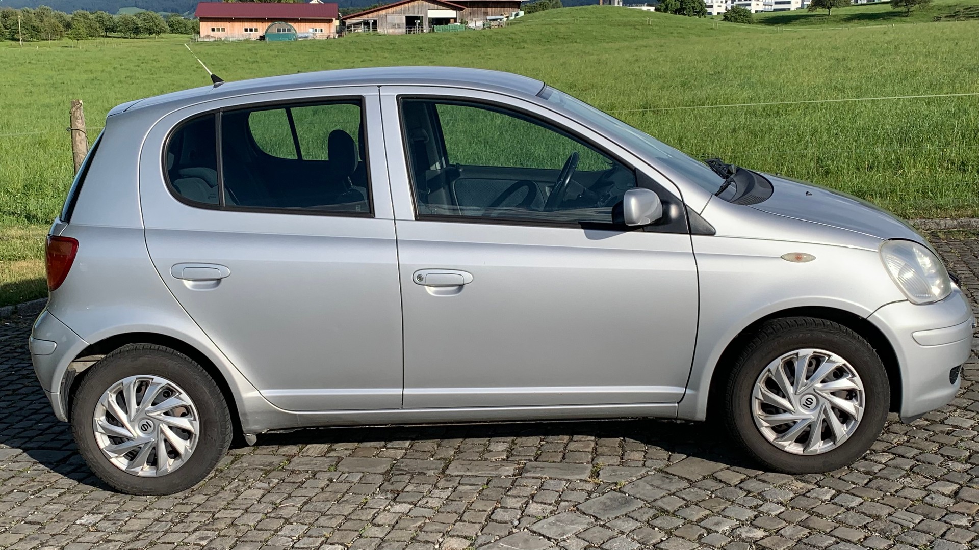 TOYOTA 1.3 16V Linea Luna-image-1