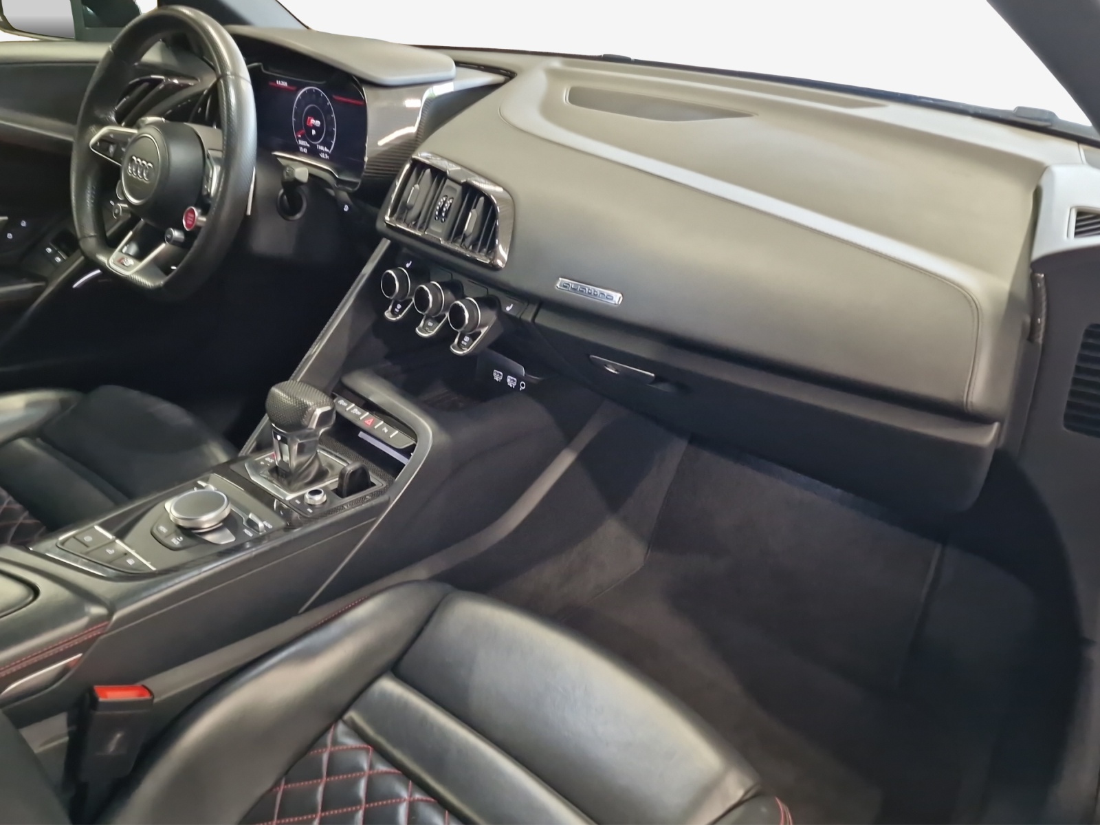AUDI R8 Spyder performance S-Tronic-image-11