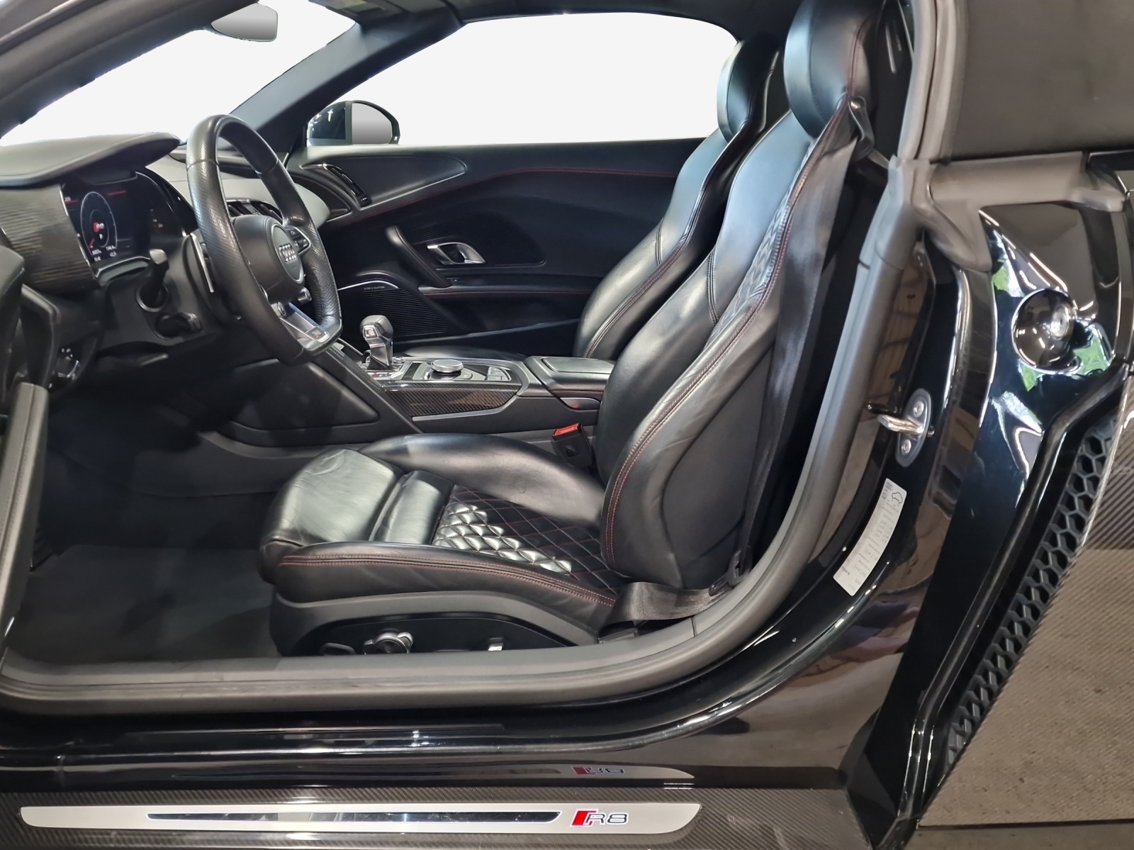 AUDI R8 Spyder performance S-Tronic-image-7
