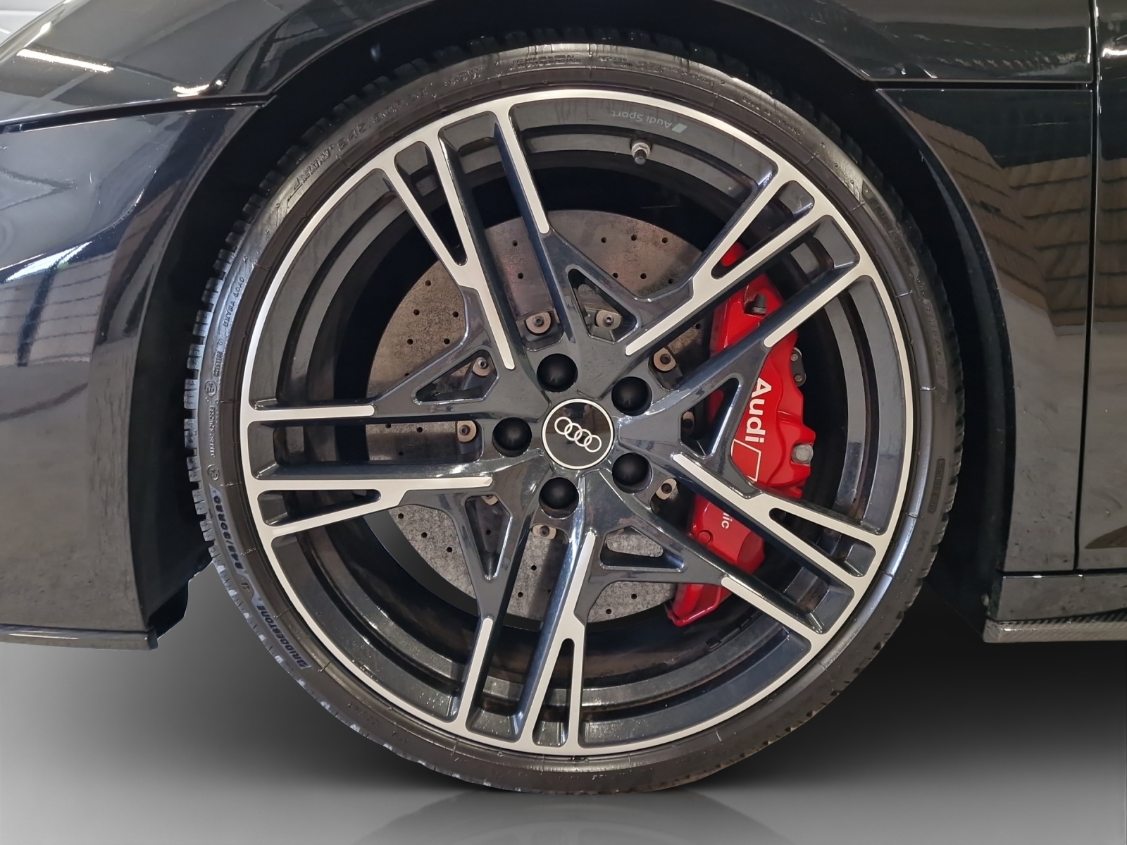 AUDI R8 Spyder performance S-Tronic-image-9