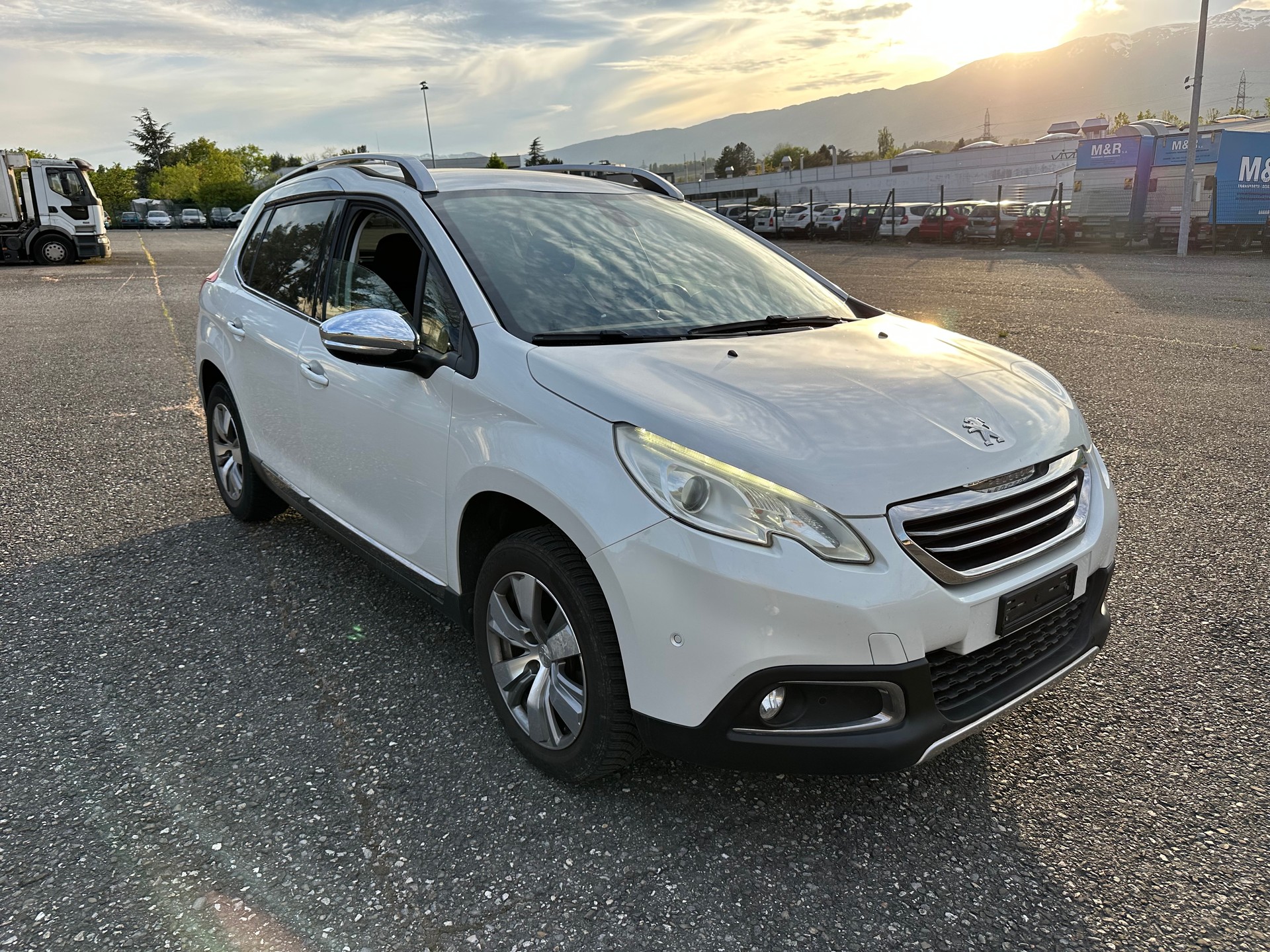 PEUGEOT 2008 1.6 BlueHDi Féline-image-1