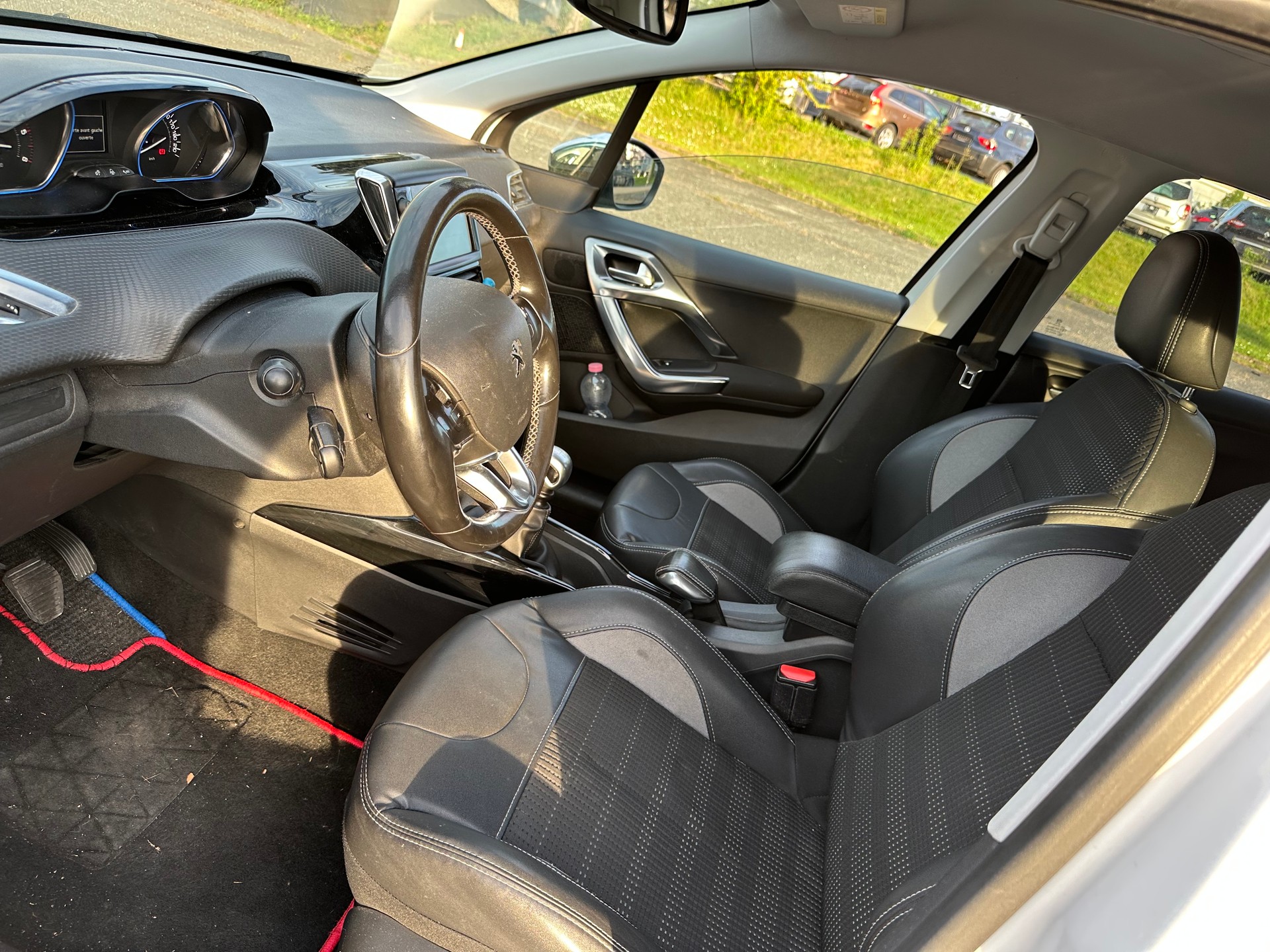 PEUGEOT 2008 1.6 BlueHDi Féline-image-7
