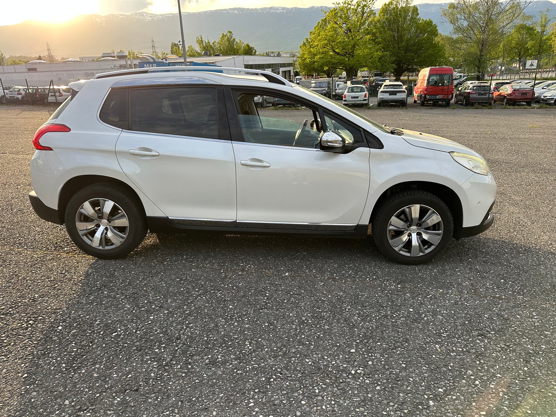 PEUGEOT 2008 1.6 BlueHDi Féline-image-4